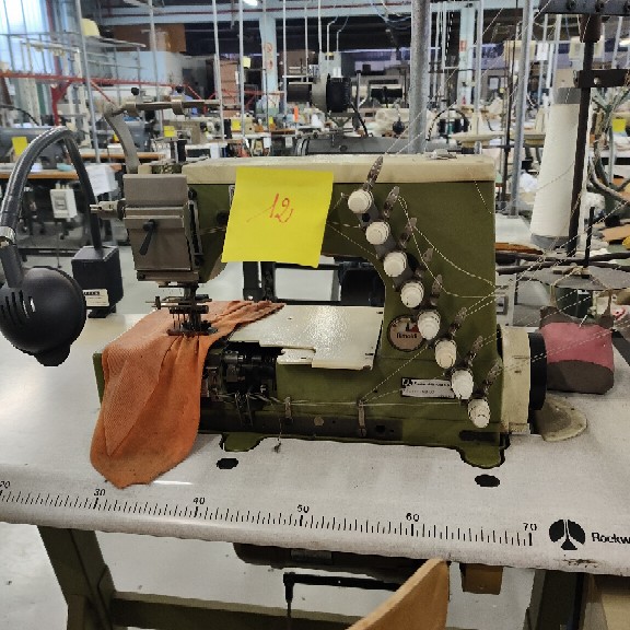 Lineari tagliacuci bordatrici oltre 40 macchine cucito in vendita - foto 1
