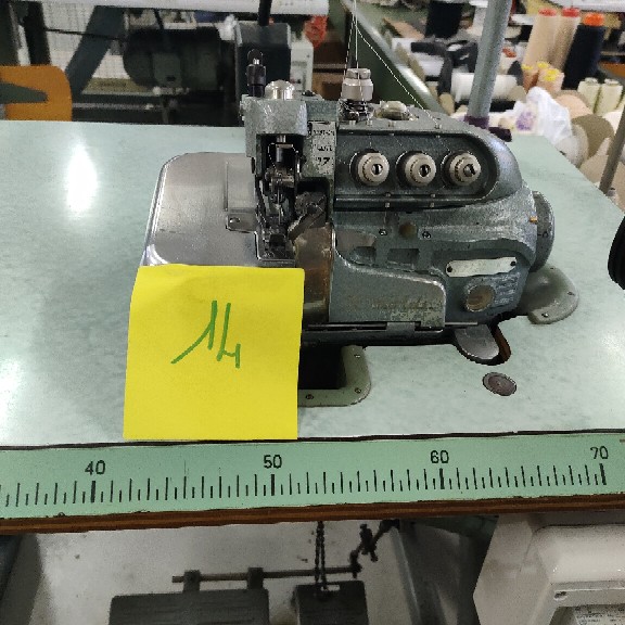 Lineari tagliacuci bordatrici oltre 40 macchine cucito in vendita - foto 4