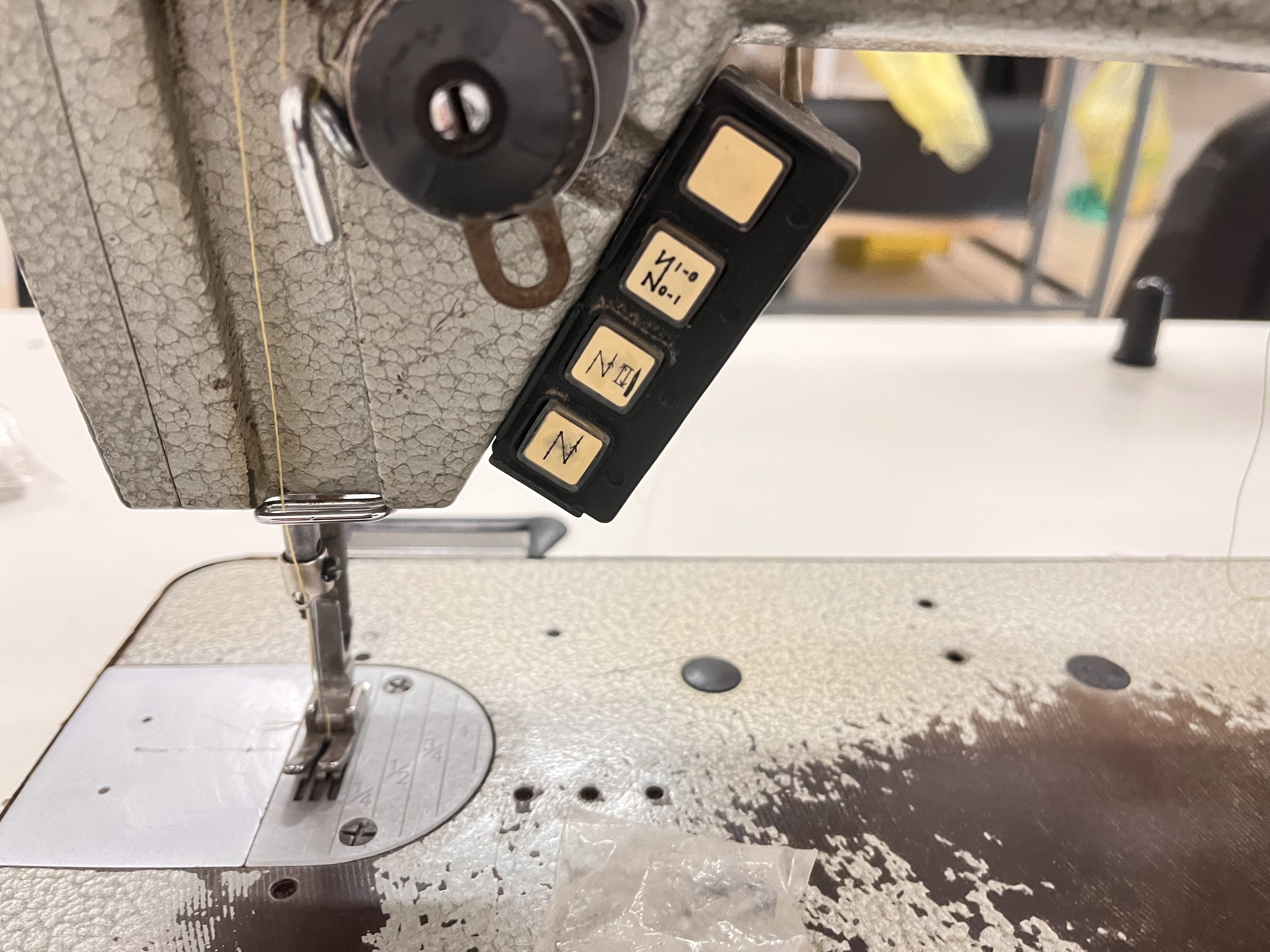 Macchina per cucire lineare rasafilo automatica in vendita - foto 5