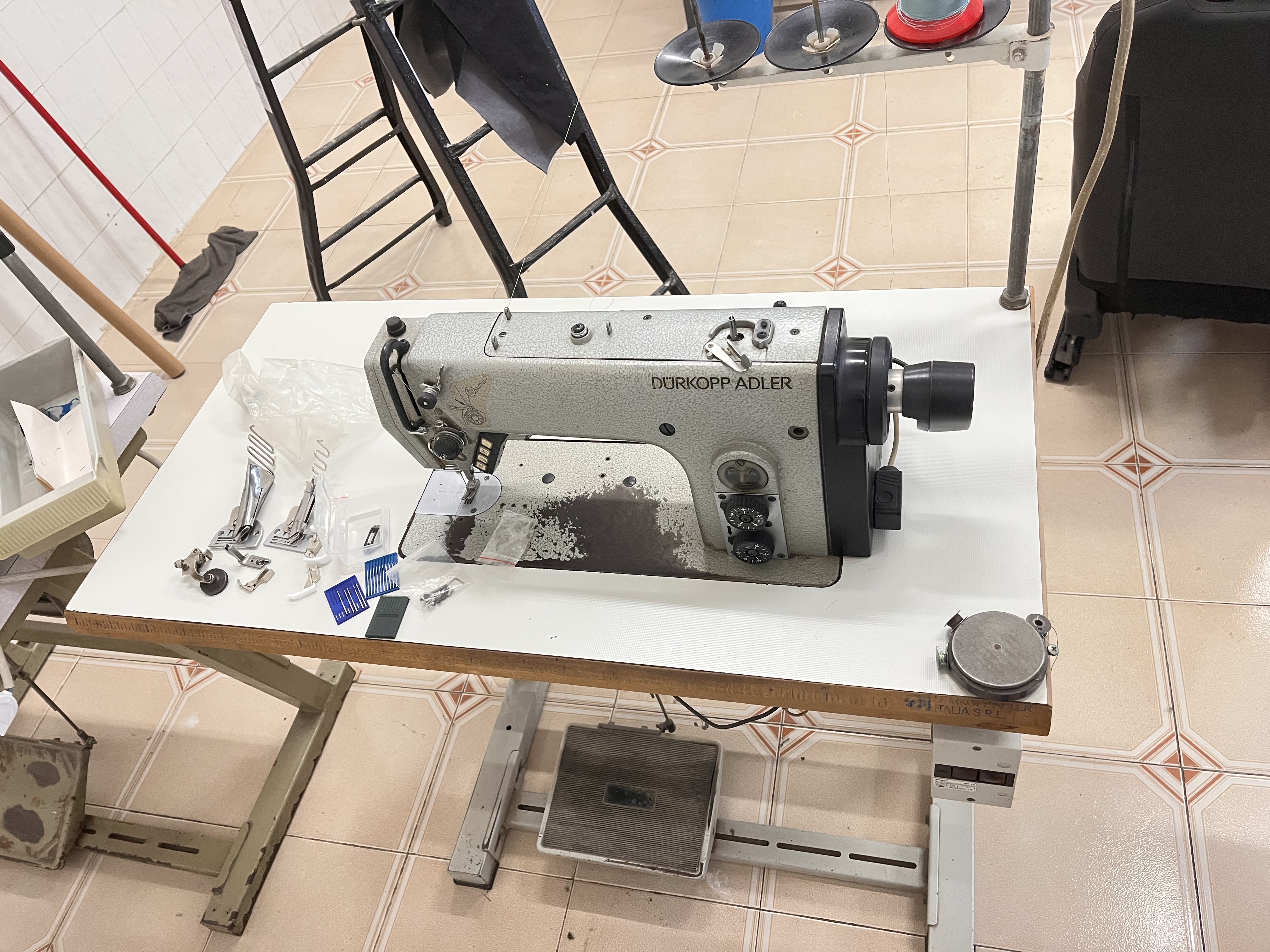 Macchina per cucire lineare rasafilo automatica in vendita - foto 2