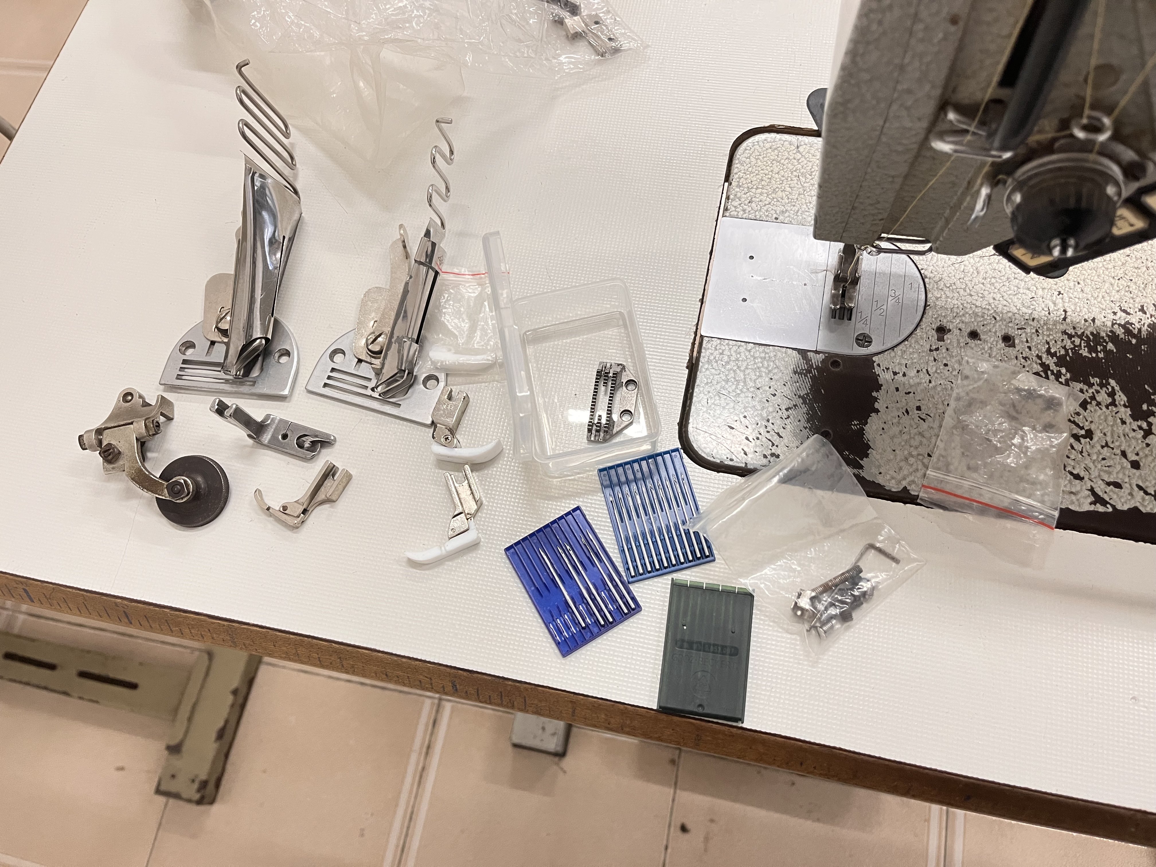 Macchina per cucire lineare rasafilo automatica in vendita - foto 3