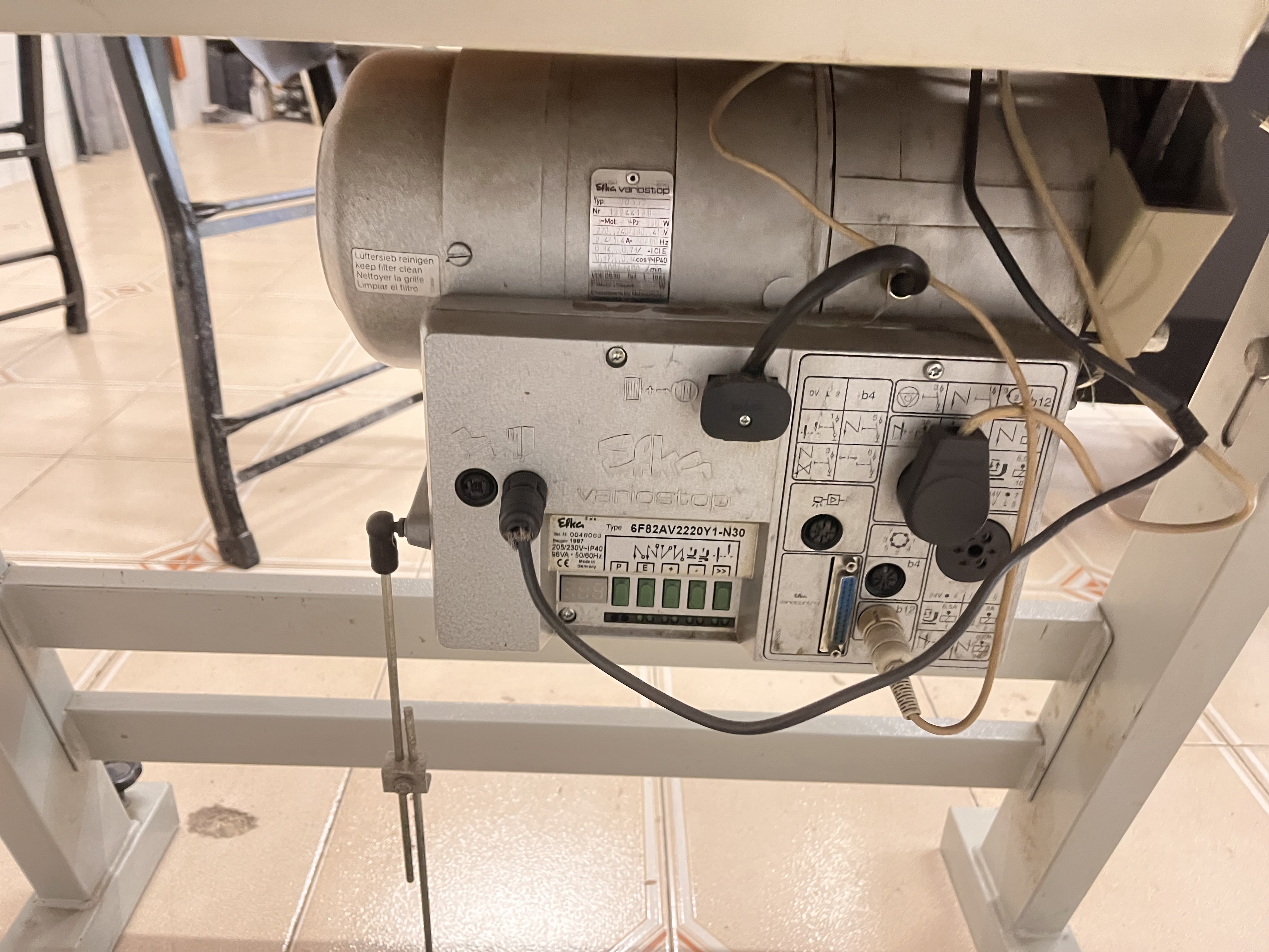 Macchina per cucire lineare rasafilo automatica in vendita - foto 7