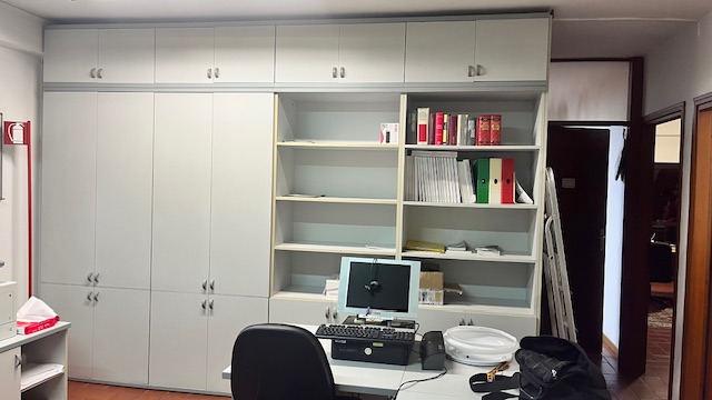 Svendo per cessata attività mobili ufficio in vendita - foto 1