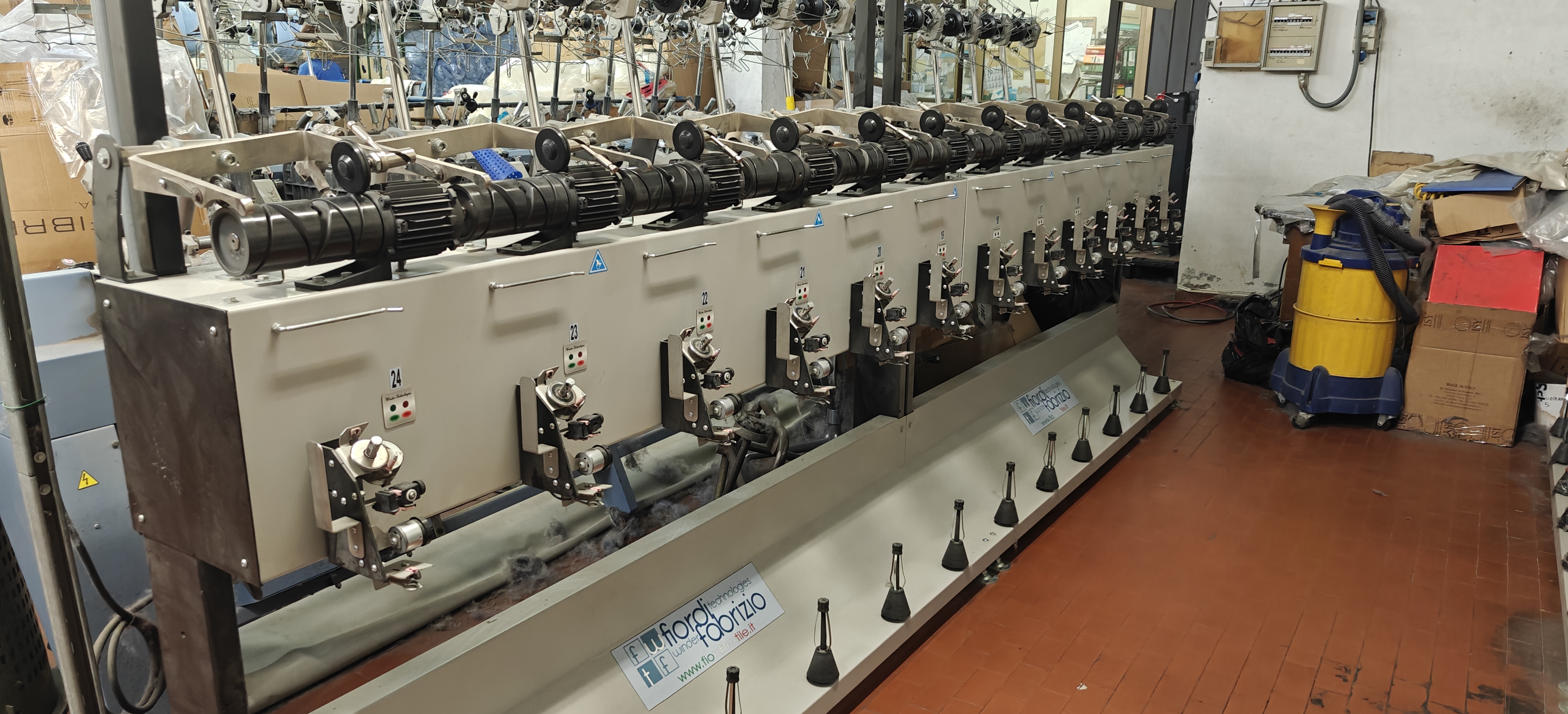 Roccatrice a rullo scanalato mod RAF da 24 teste. in vendita - foto 1