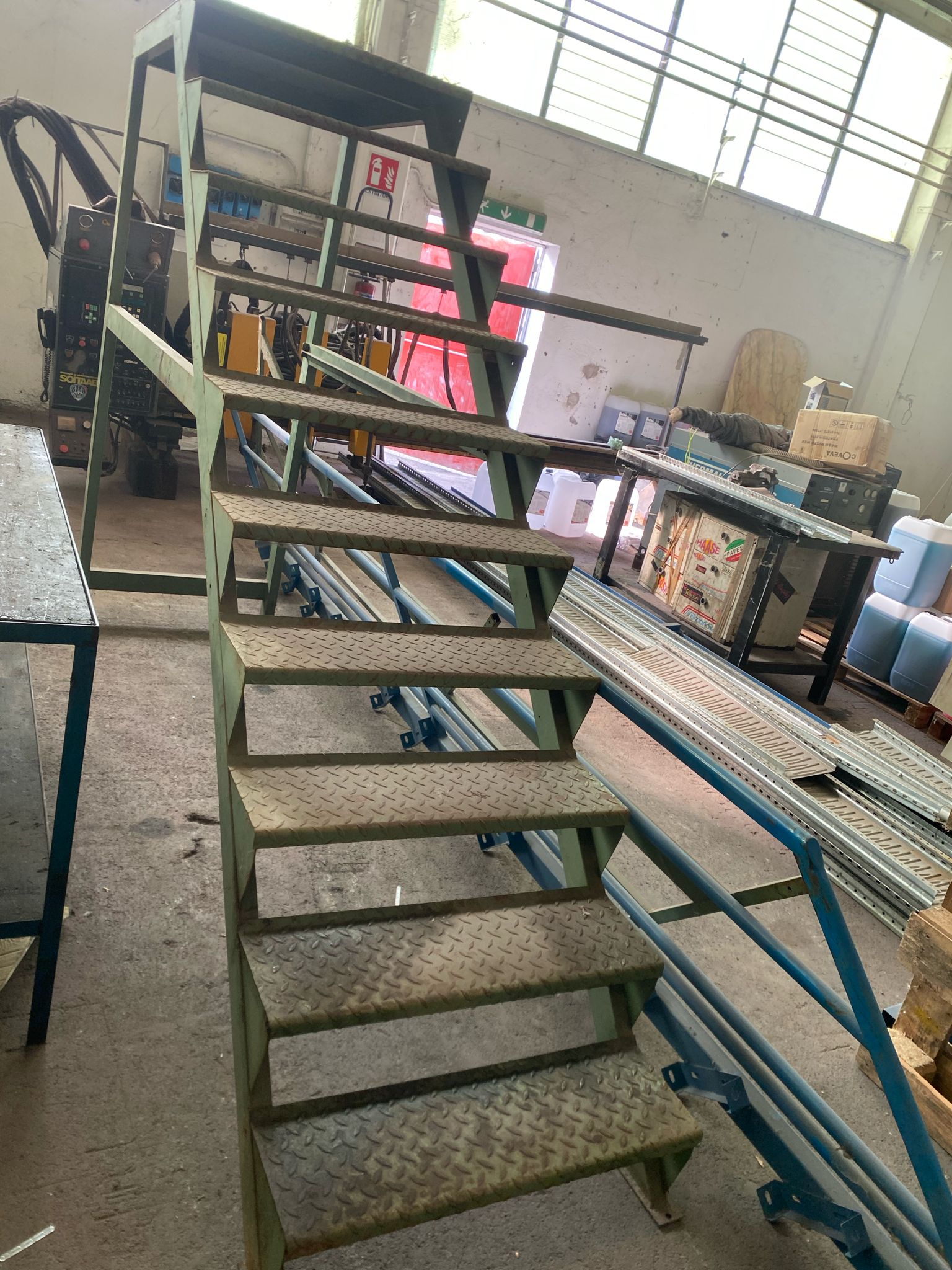 SCALA IN FERRO COMPLETO DI CORRIMANO in vendita - foto 4