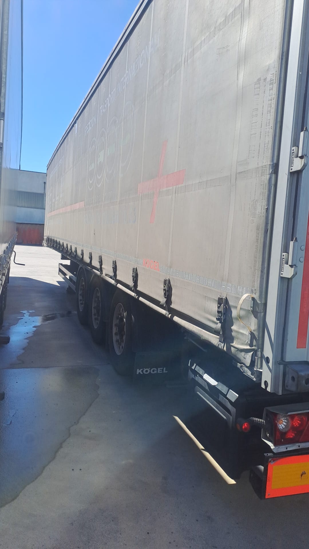 SEMIRIMORCHIO KOEGEL CENTINATO  in vendita - foto 4