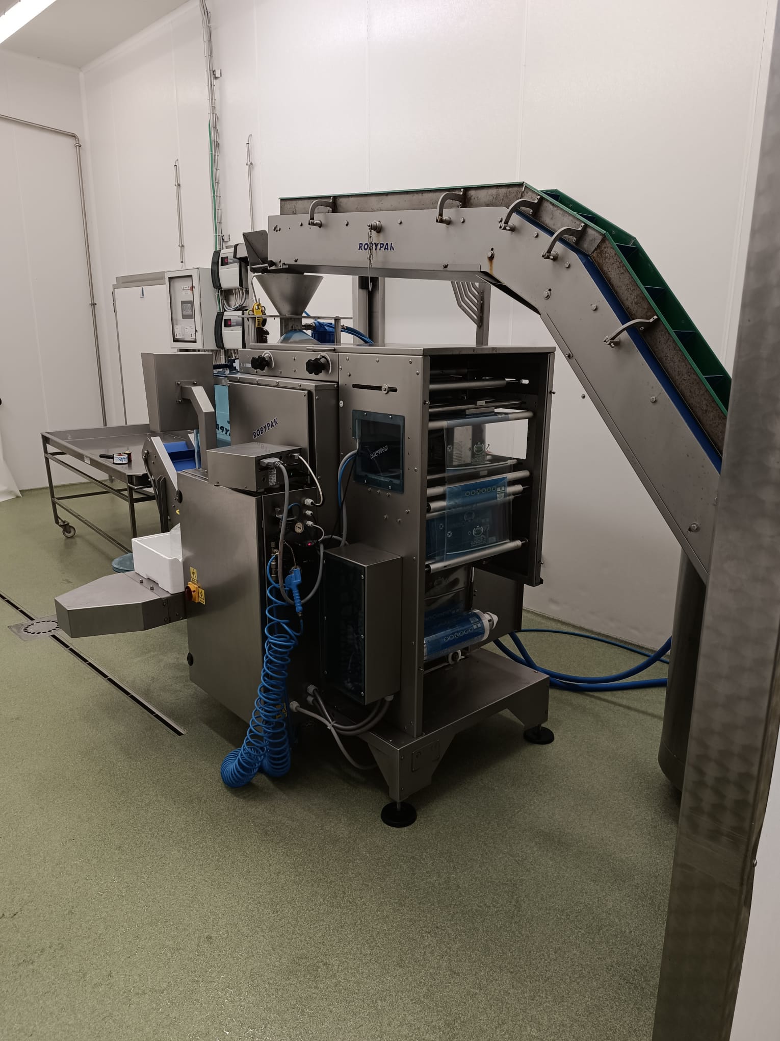 CONFEZIONATRICE VERTICALE INOX PER MOZZARELLA ROBYPAK in vendita - foto 4