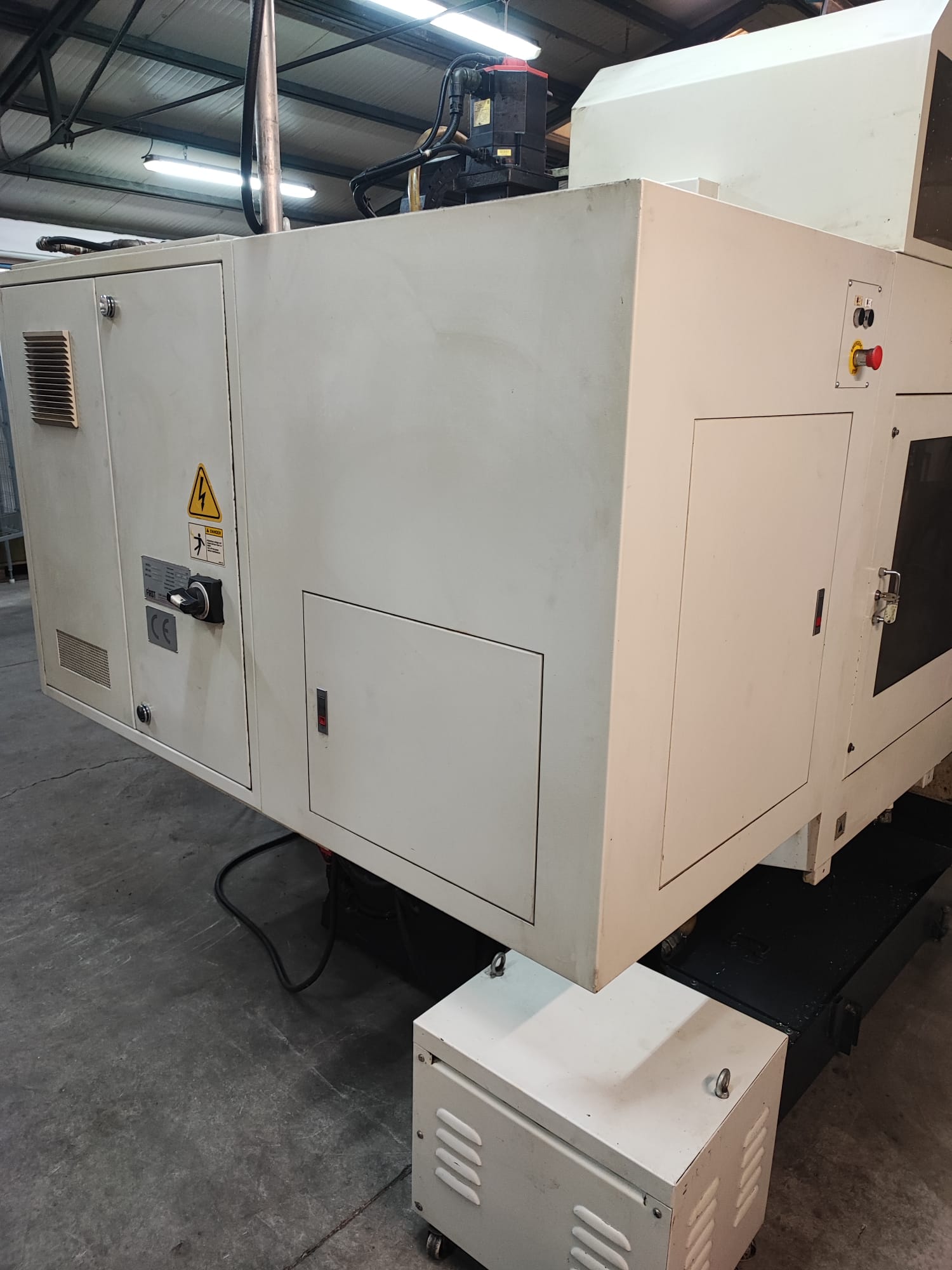 Centro di lavoro verticale FIRST MCV-300 in vendita - foto 2