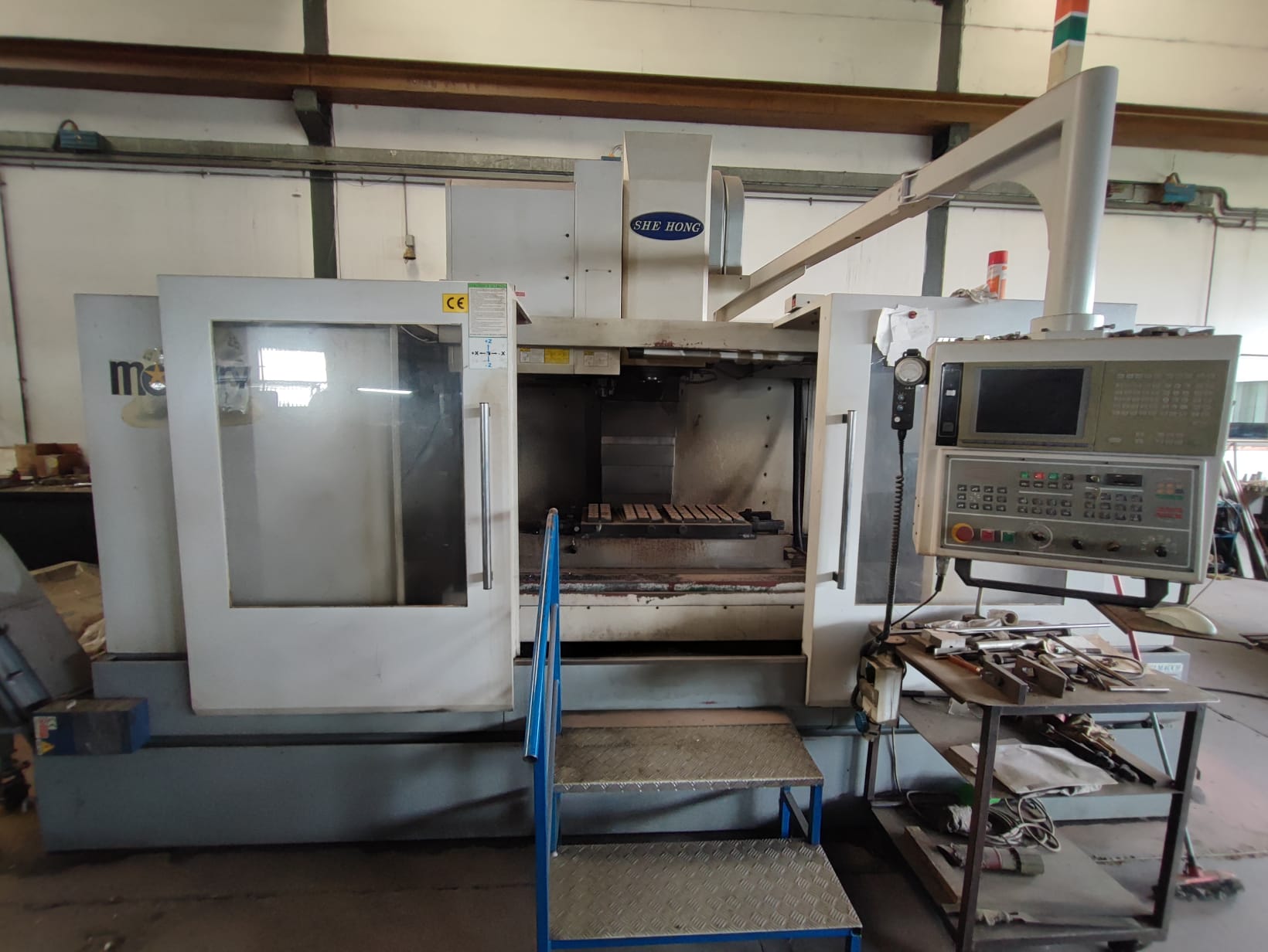 Centro di lavoro verticale SHE HONG VMC 1600A in vendita - foto 1