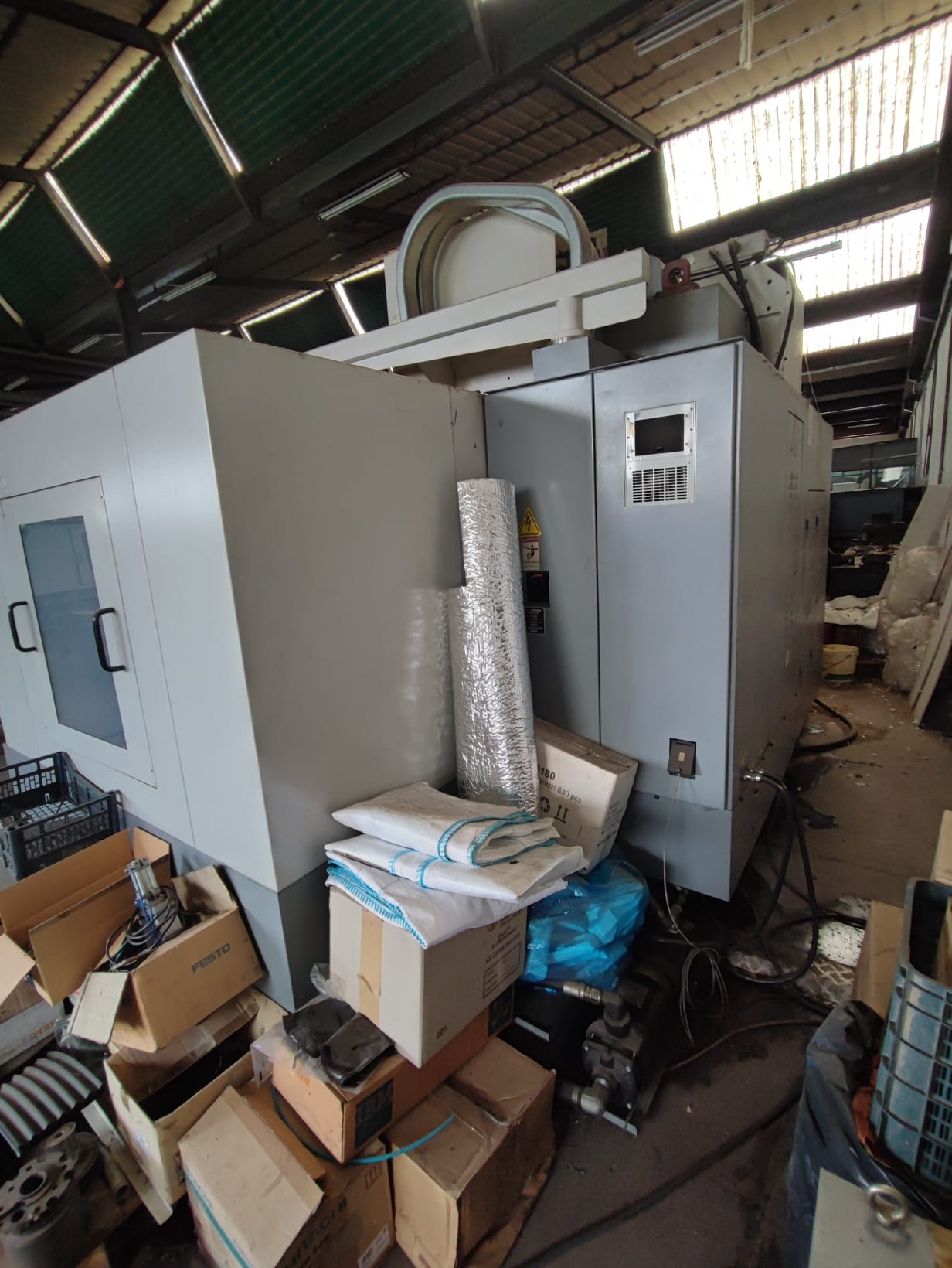 Centro di lavoro verticale SHE HONG VMC 1600A in vendita - foto 7