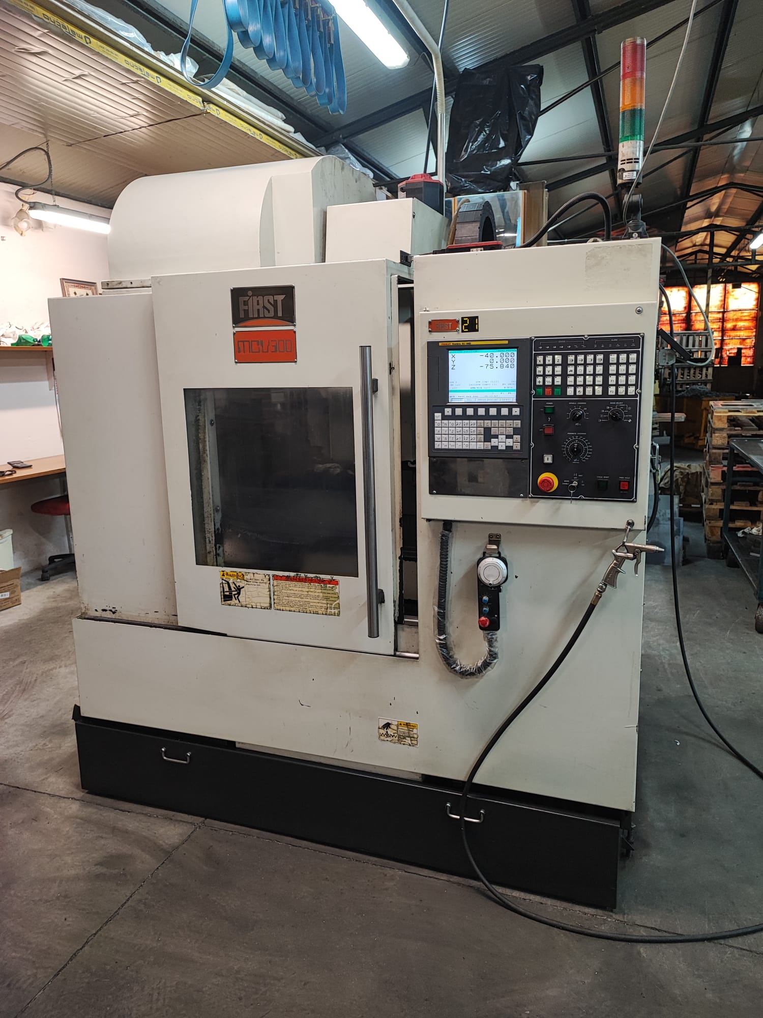 Centro di lavoro verticale FIRST MCV-300 in vendita - foto 5