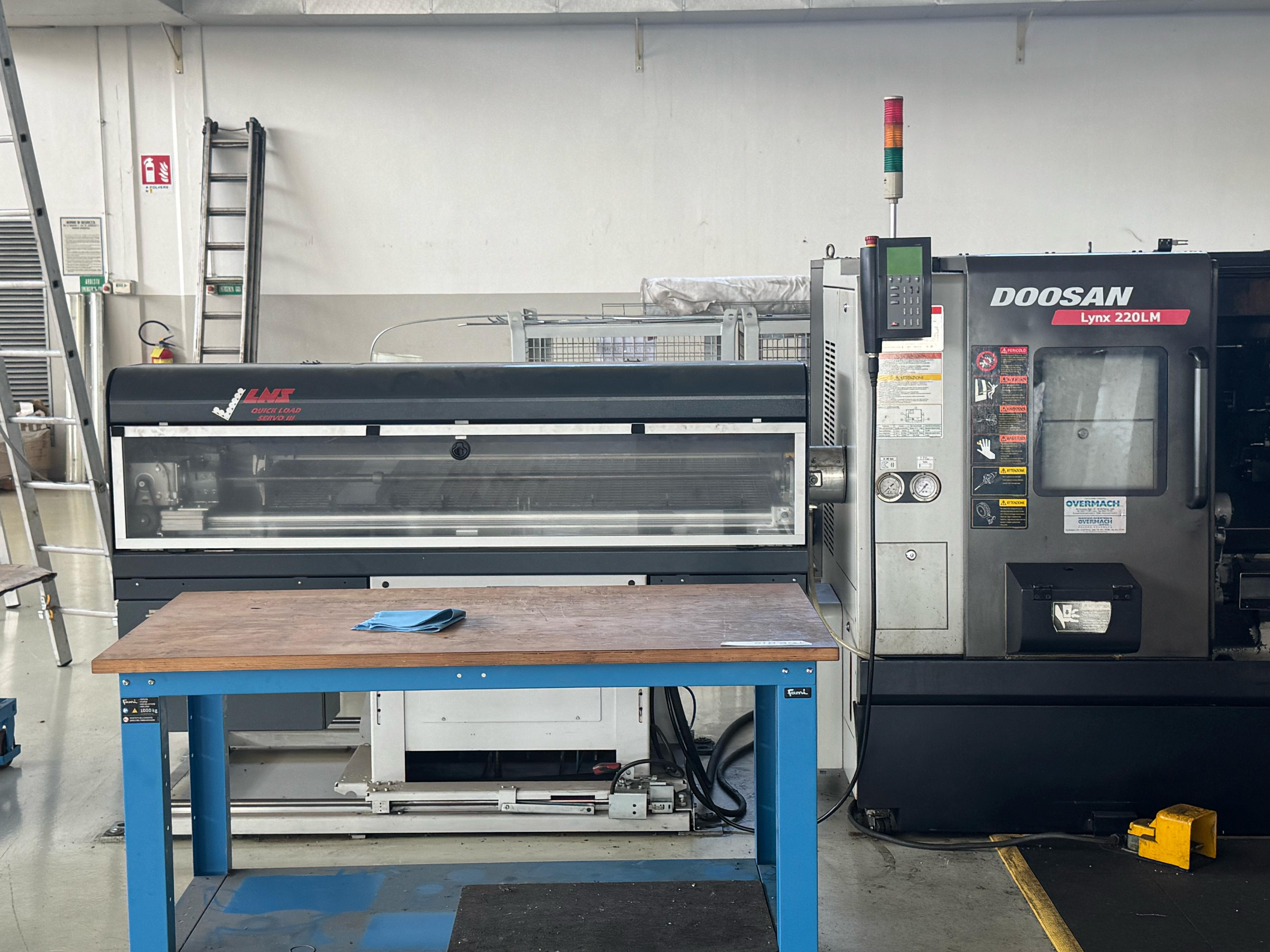 Tornio motorizzato DOOSAN LYNX 220 LMA caricatore LNS in vendita - foto 2
