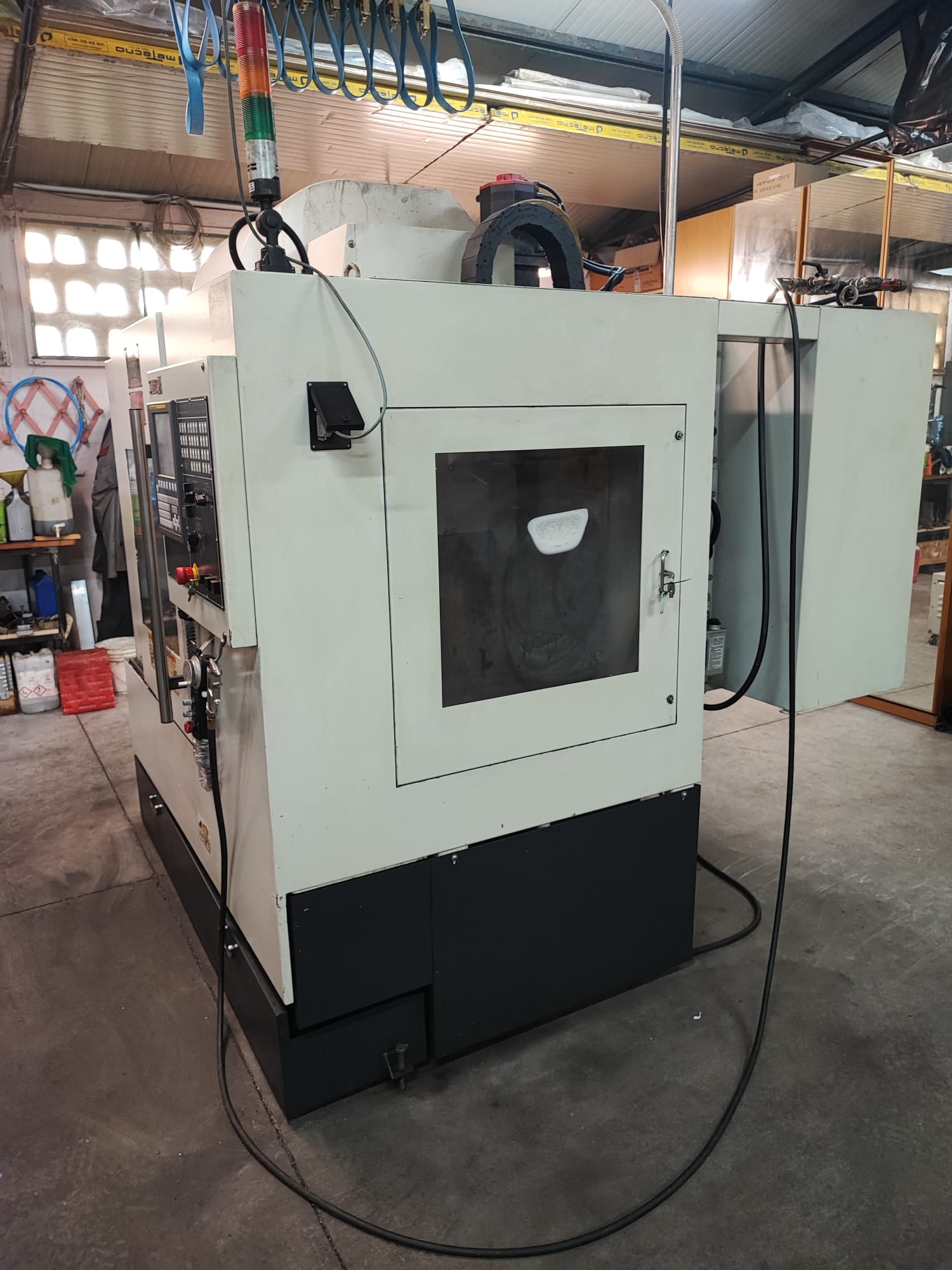 Centro di lavoro verticale FIRST MCV-300 in vendita - foto 3