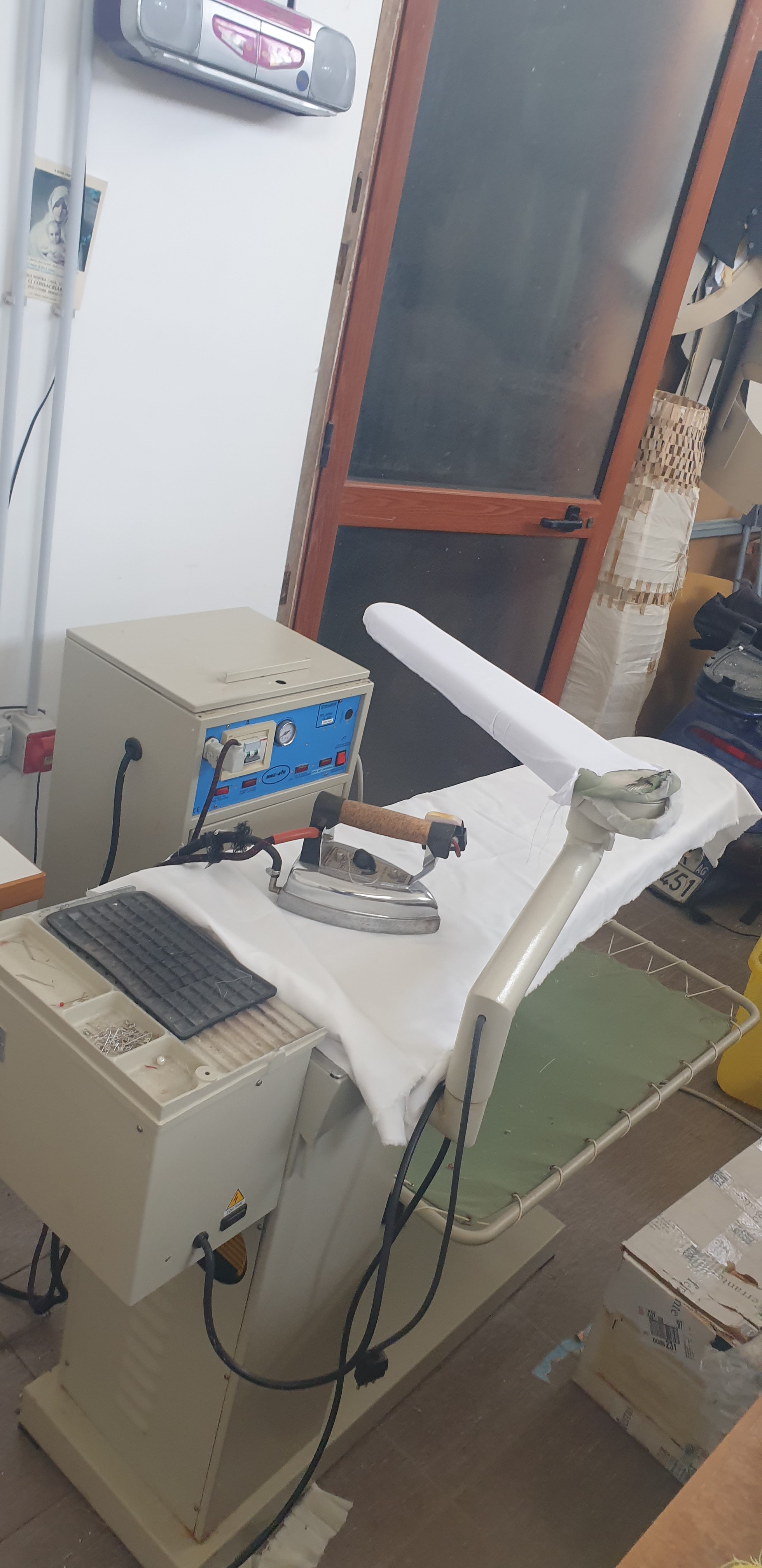 TAVOLO TAGLIO E STESURA MACCHINE DA CUCIRE TESSUTI in vendita - foto 5