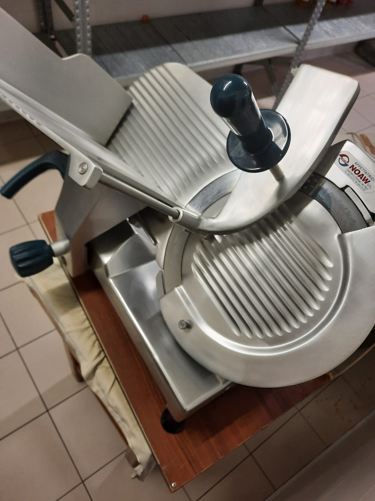 Affettatrice trifasi gravità 350g in vendita - foto 2