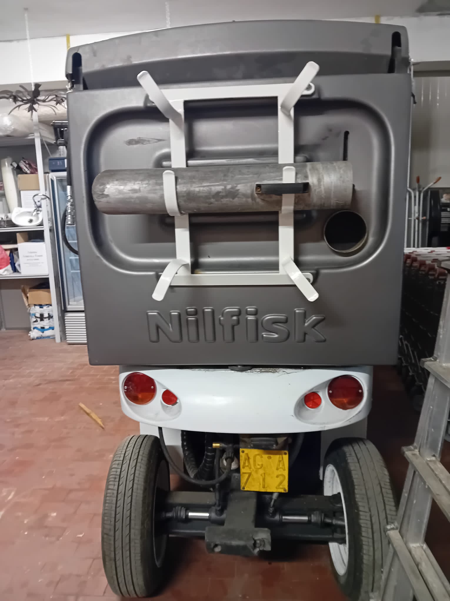 Spazzatrice stradale compatta NILFISK Rs 500 in vendita - foto 4