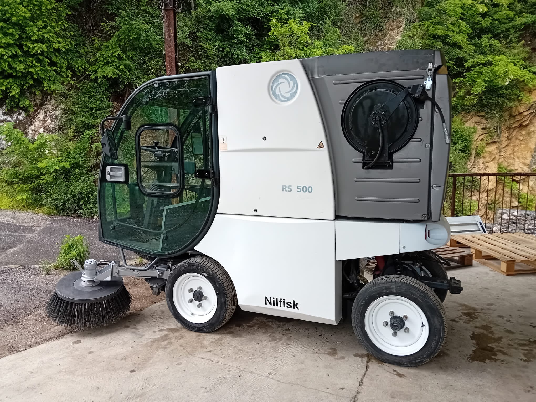 Spazzatrice stradale compatta NILFISK Rs 500 in vendita - foto 1