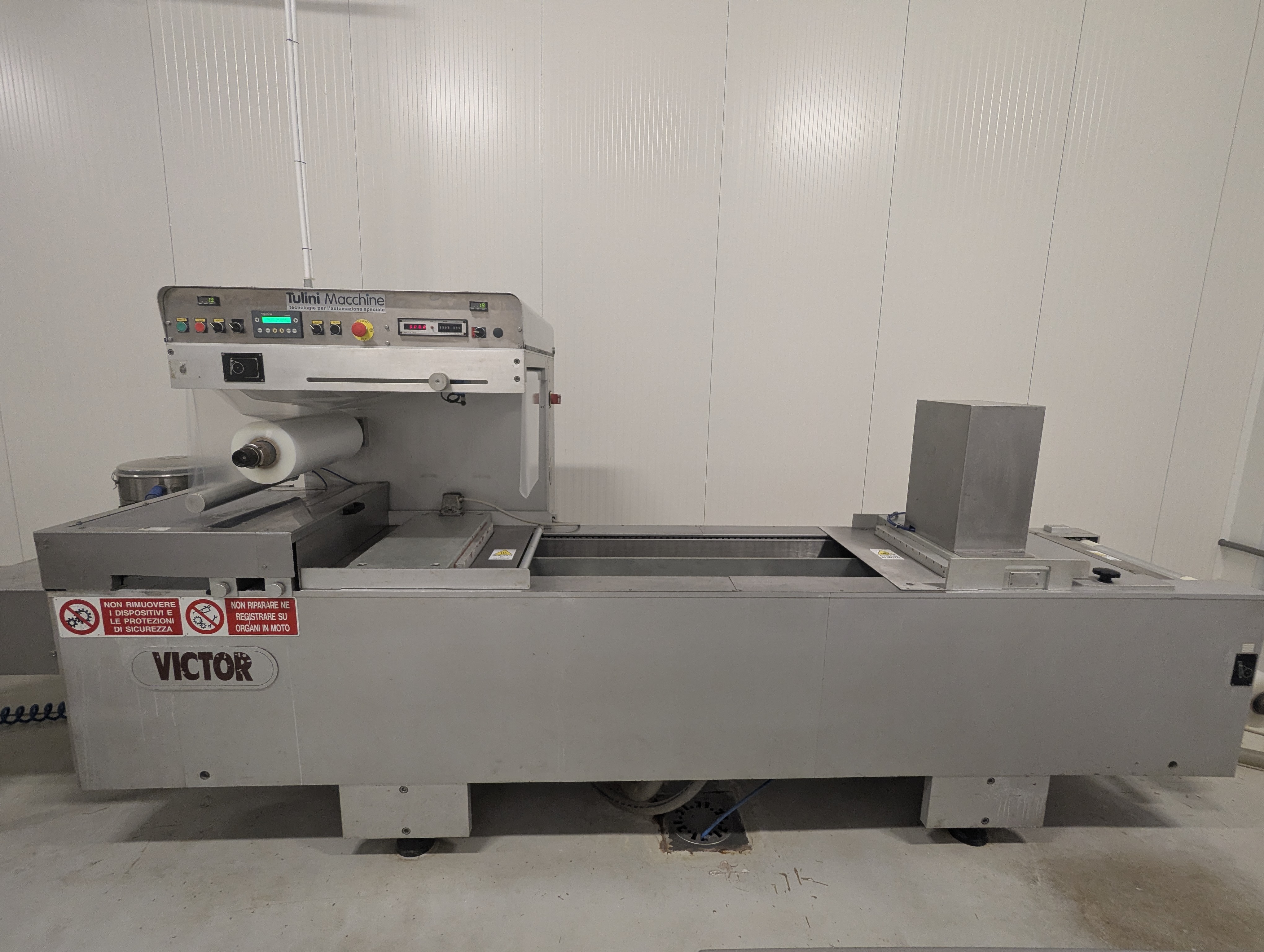 TERMOFORMATRICE SOTTOVUOTO VICTOR in vendita - foto 12