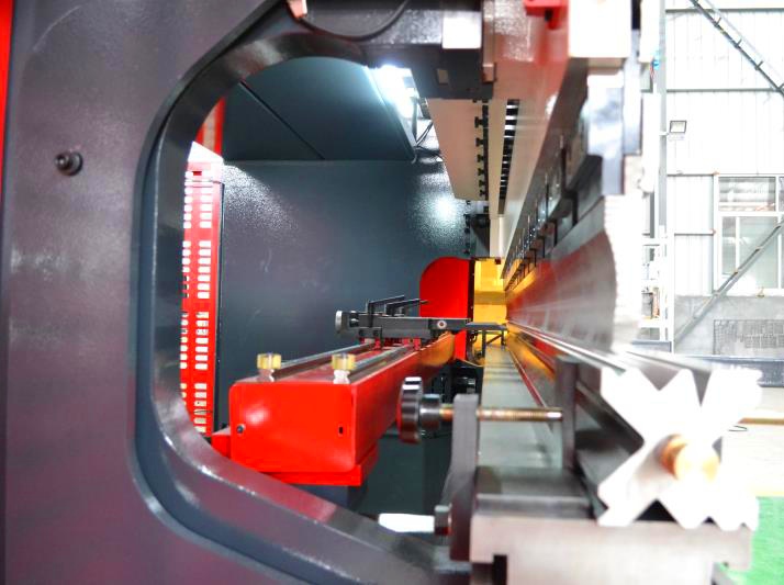 Piegatrice idraulica sincronizzata 3 x 160 ton cnc  in vendita - foto 3
