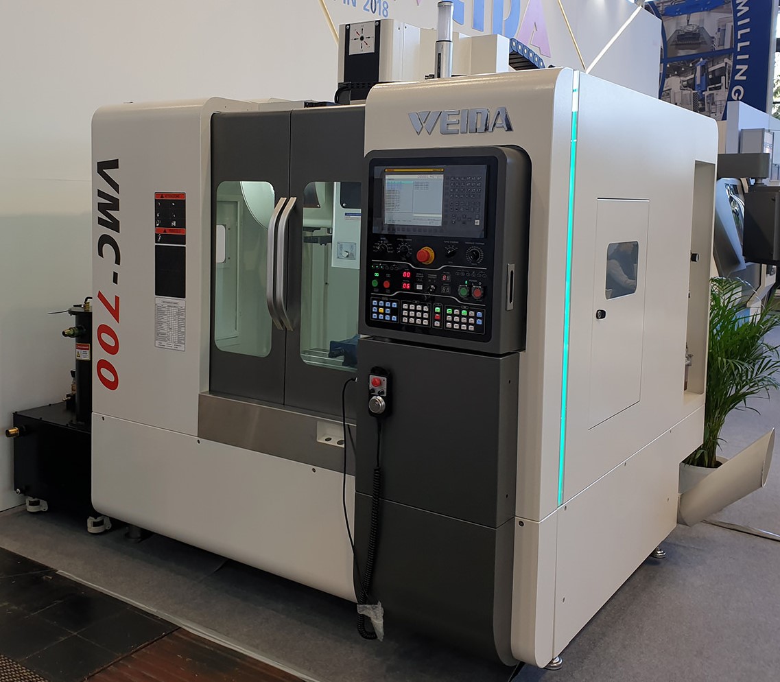 centro di lavoro VMC 700 in vendita - foto 1