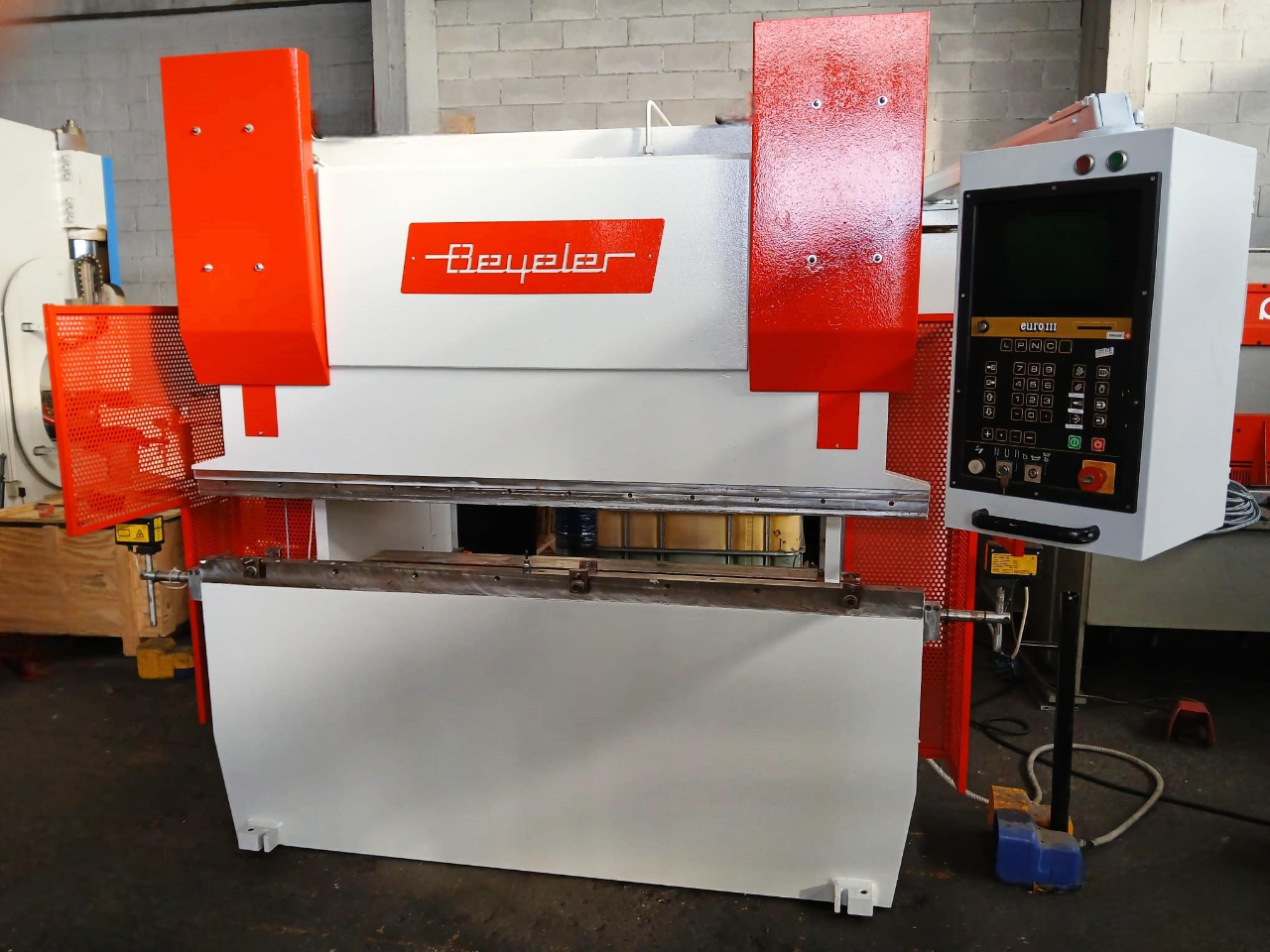 Piegatrice lamiera Beyeler Mod PR 6 2000 x 60 ton in vendita - foto 4