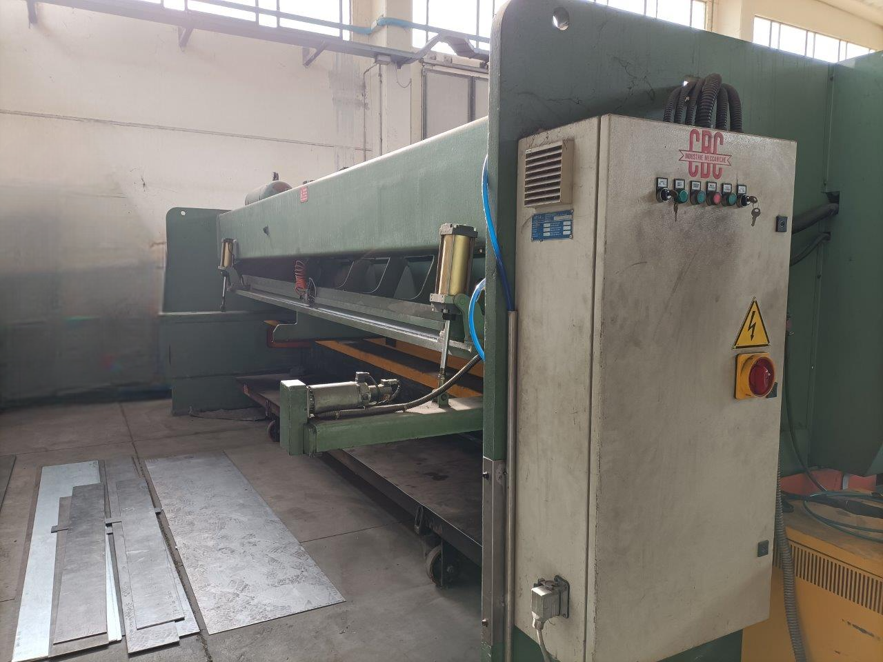 Cesoia lamiera CBC mod ID-2 6000 x 8 mm in vendita - foto 4