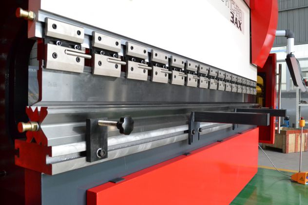 Piegatrice idraulica sincronizzata 3 x 160 ton cnc  in vendita - foto 4