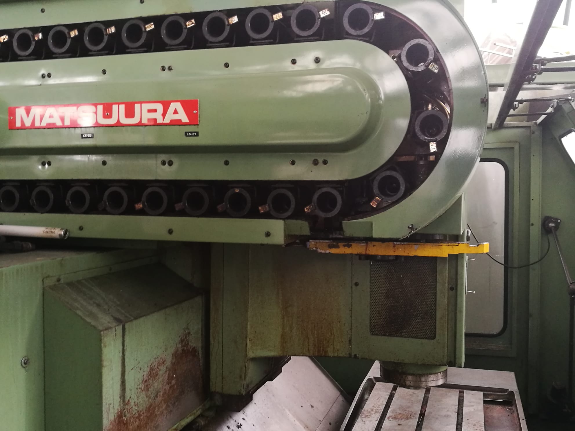 Centro di lavoro verticale Matsuura Mod MC-760 VX in vendita - foto 4