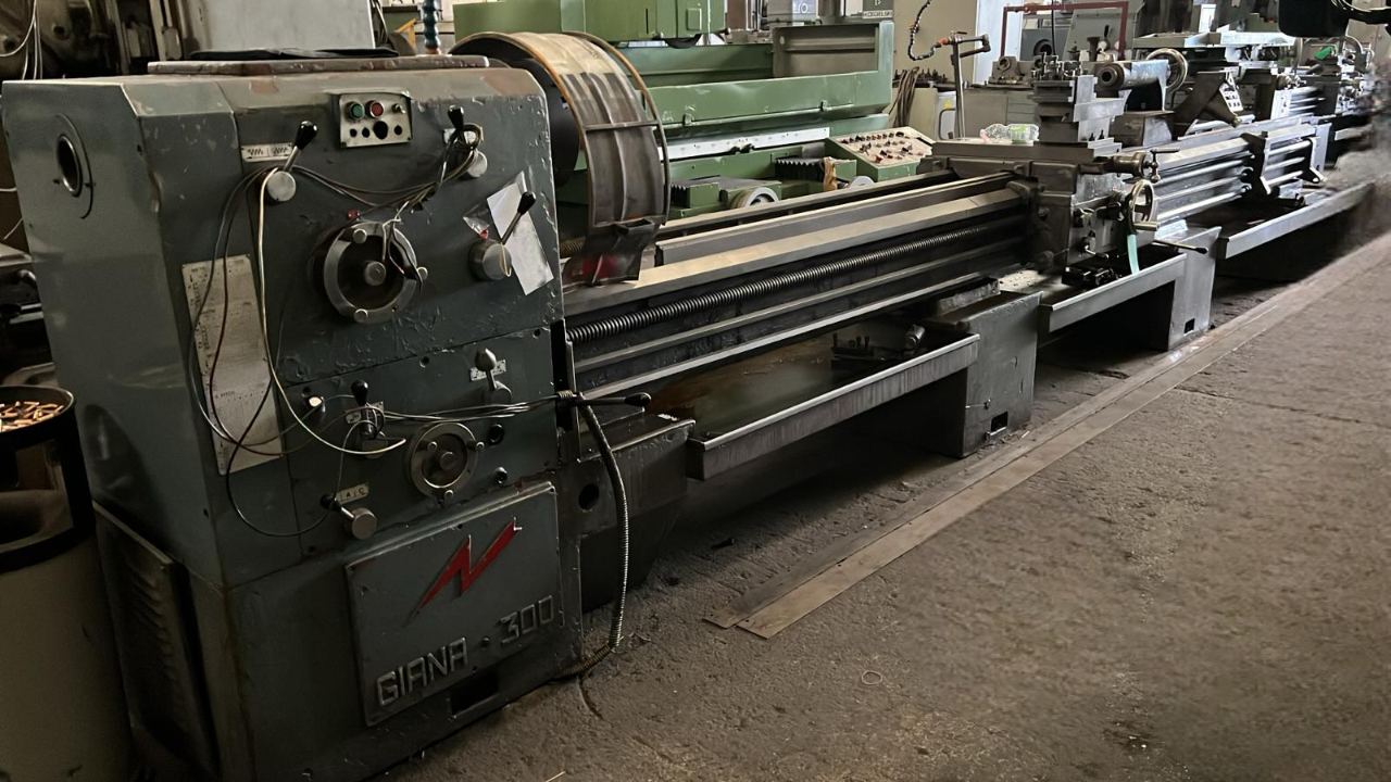 Tornio parallelo GIANA Mod 300 X 5000 MM in vendita - foto 4