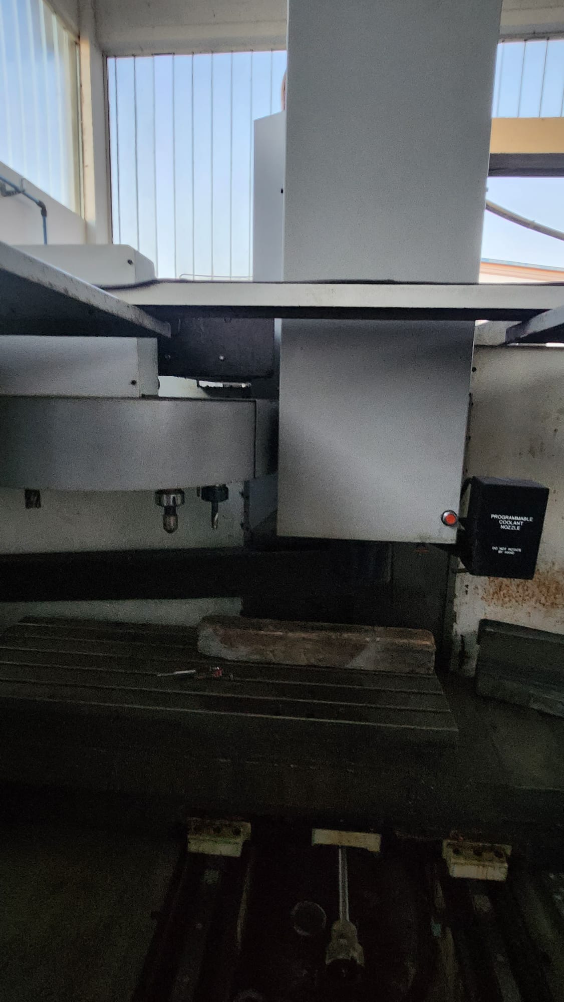 Centro di fresatura verticale Haas mod MIKRON VCE 1250 in vendita - foto 3
