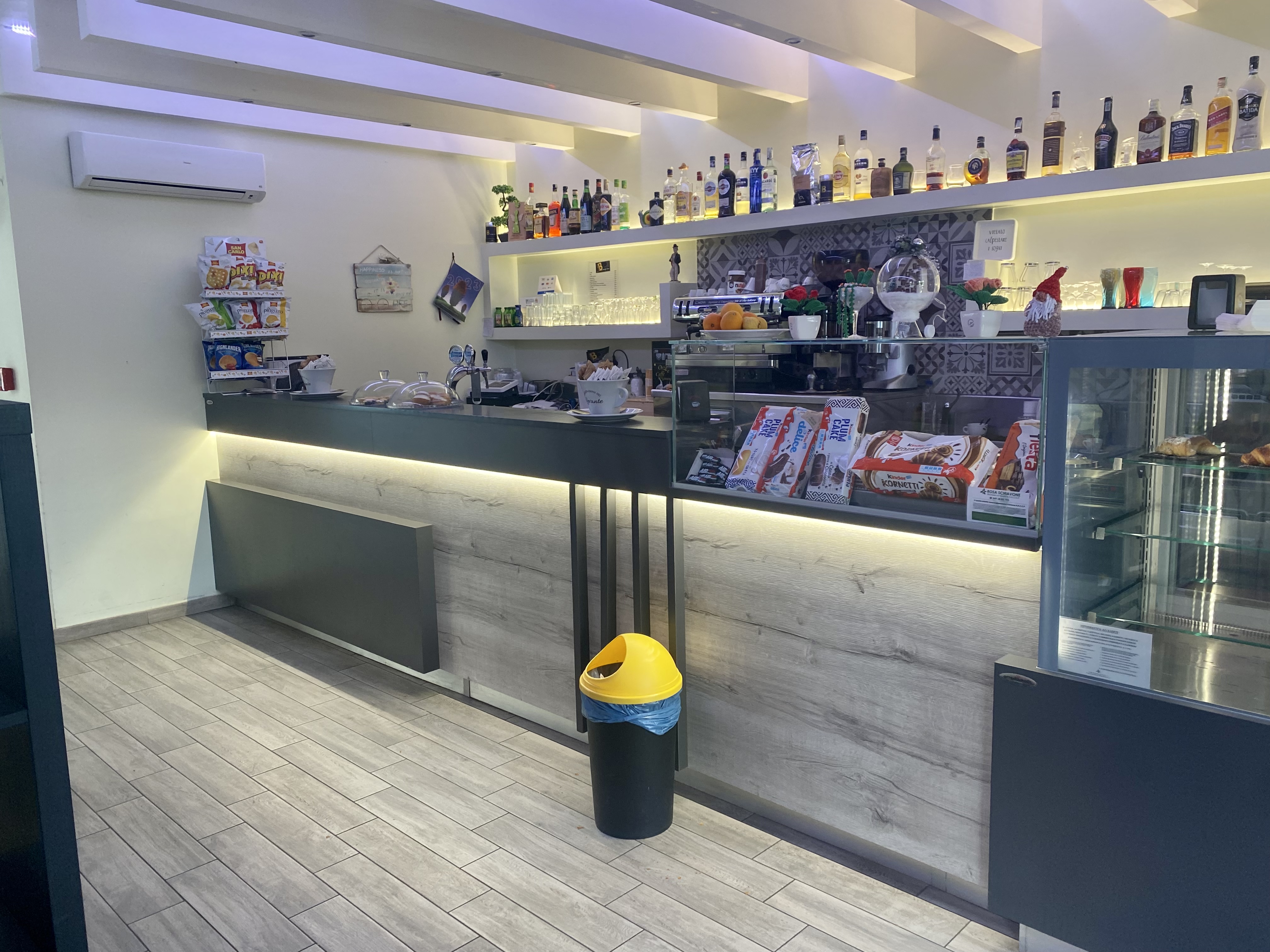 Bar completo come nuovo !! in vendita - foto 1