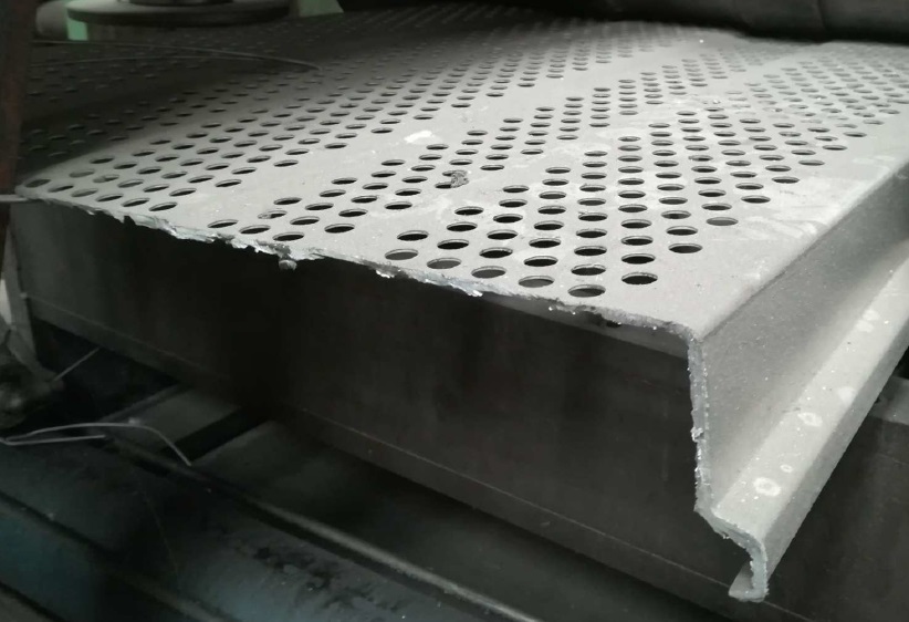 Linea per profili per pannelli acustici stradali forati in vendita - foto 2
