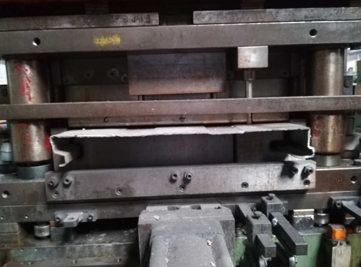 Linea per profili di pannelli acustici stradali in vendita - foto 2