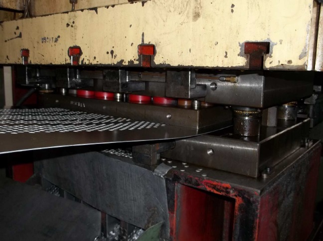 Linea per profili per pannelli acustici stradali forati in vendita - foto 7