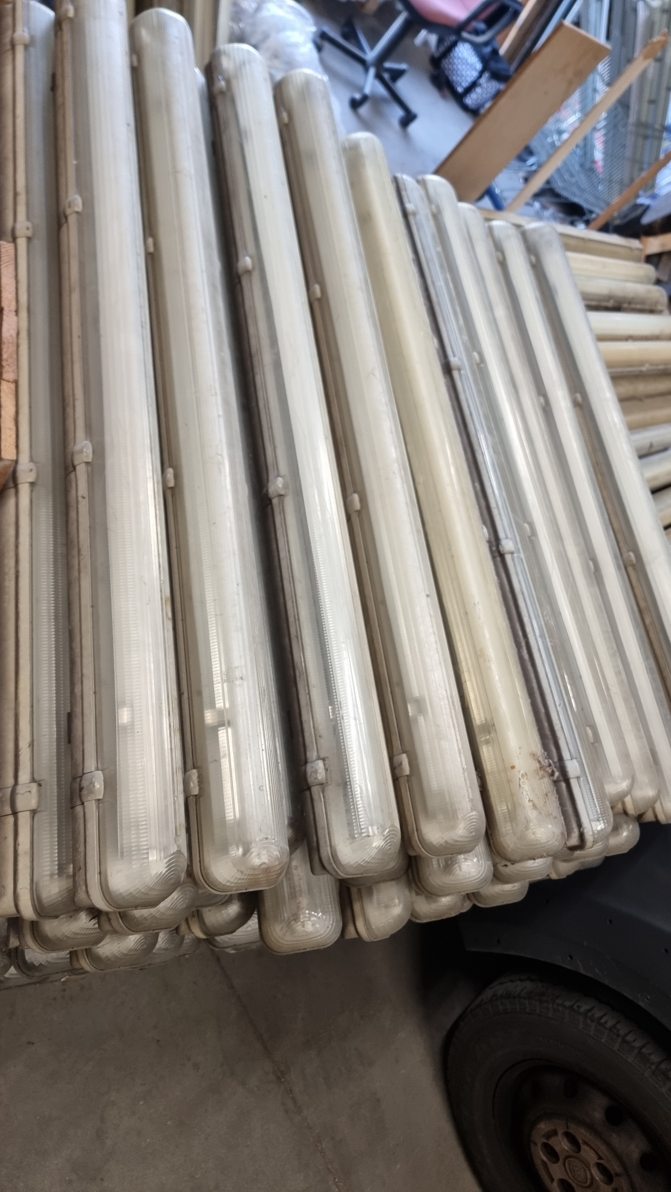 n° 300 lampade neon 120 cm 36 W di potenza in vendita - foto 4