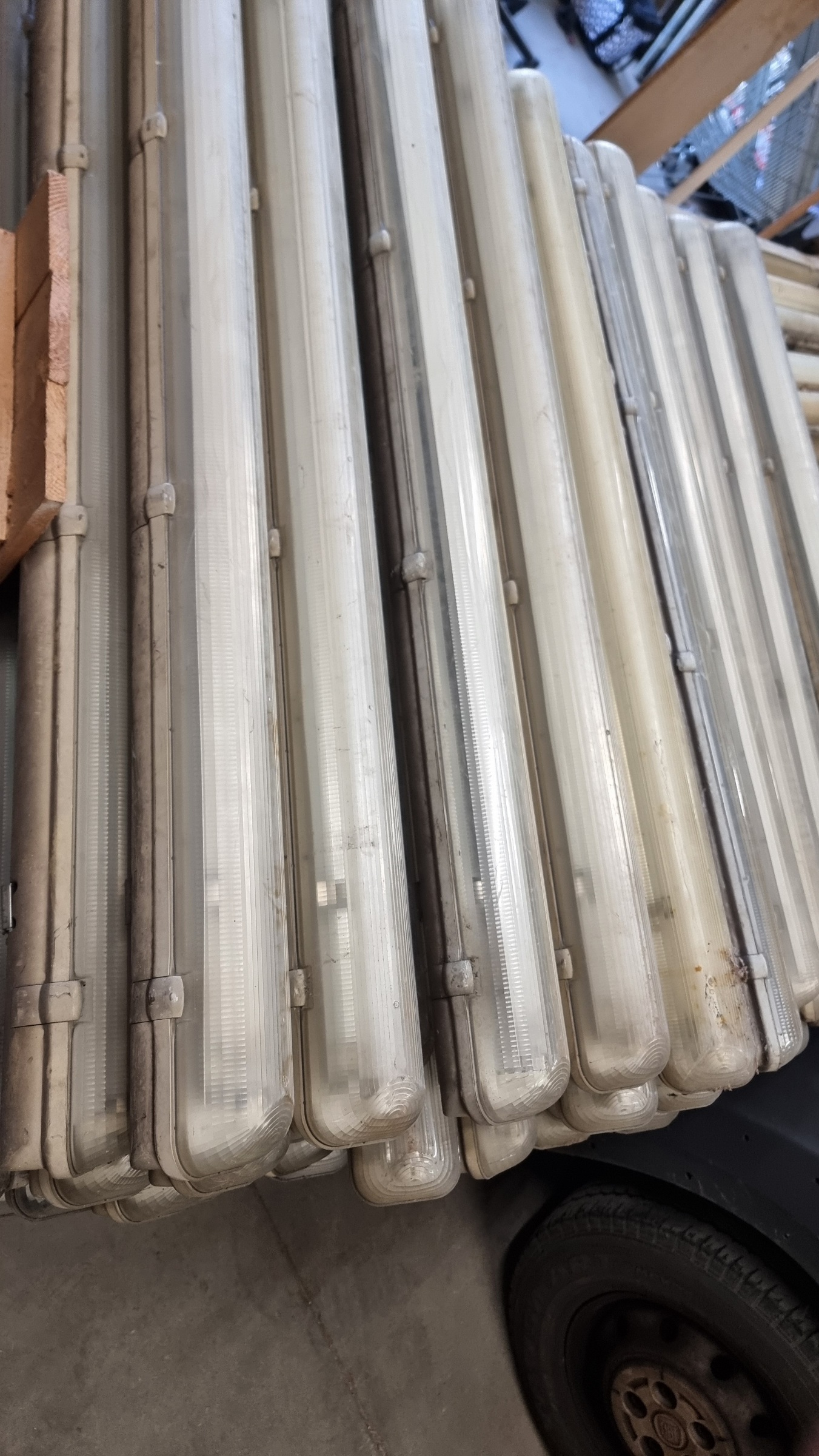 n° 300 lampade neon 120 cm 36 W di potenza in vendita - foto 6