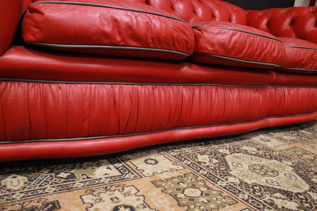 Divano Chesterfield 3 posti club in pelle rosso in vendita - foto 7
