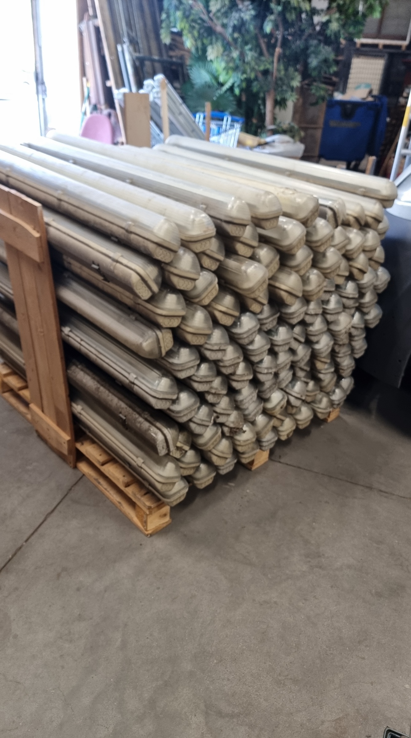 n° 300 lampade neon 120 cm 36 W di potenza in vendita - foto 1