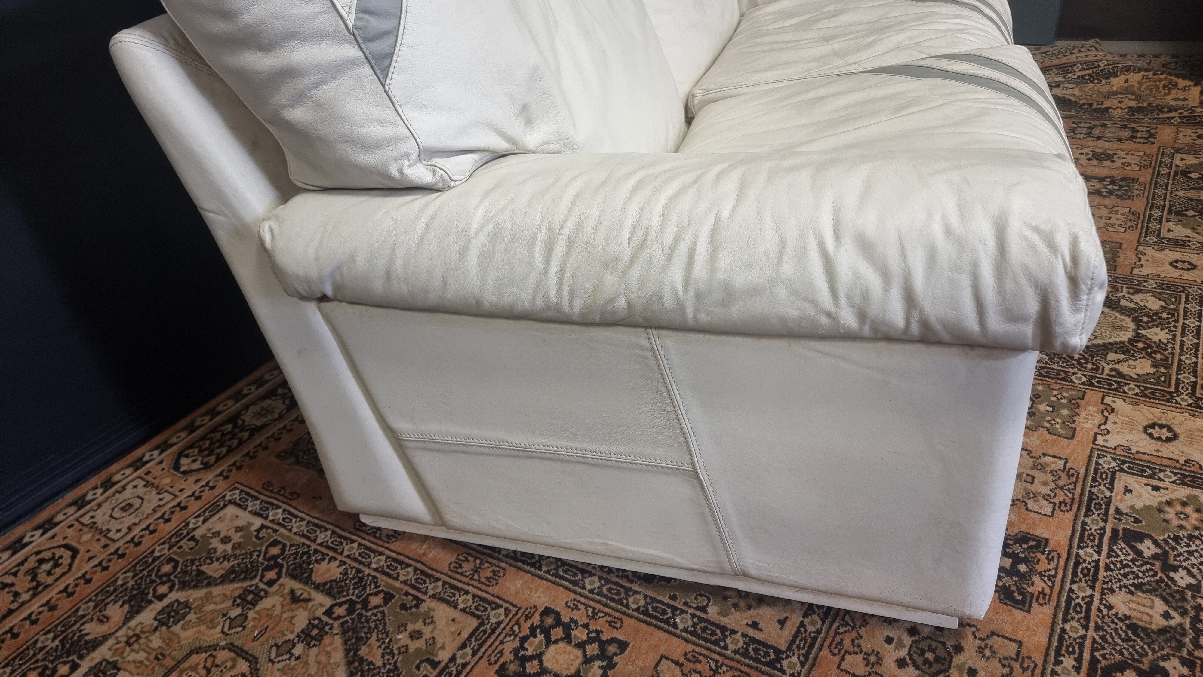 Coppia divani 2 posti in pelle bianca in vendita - foto 3