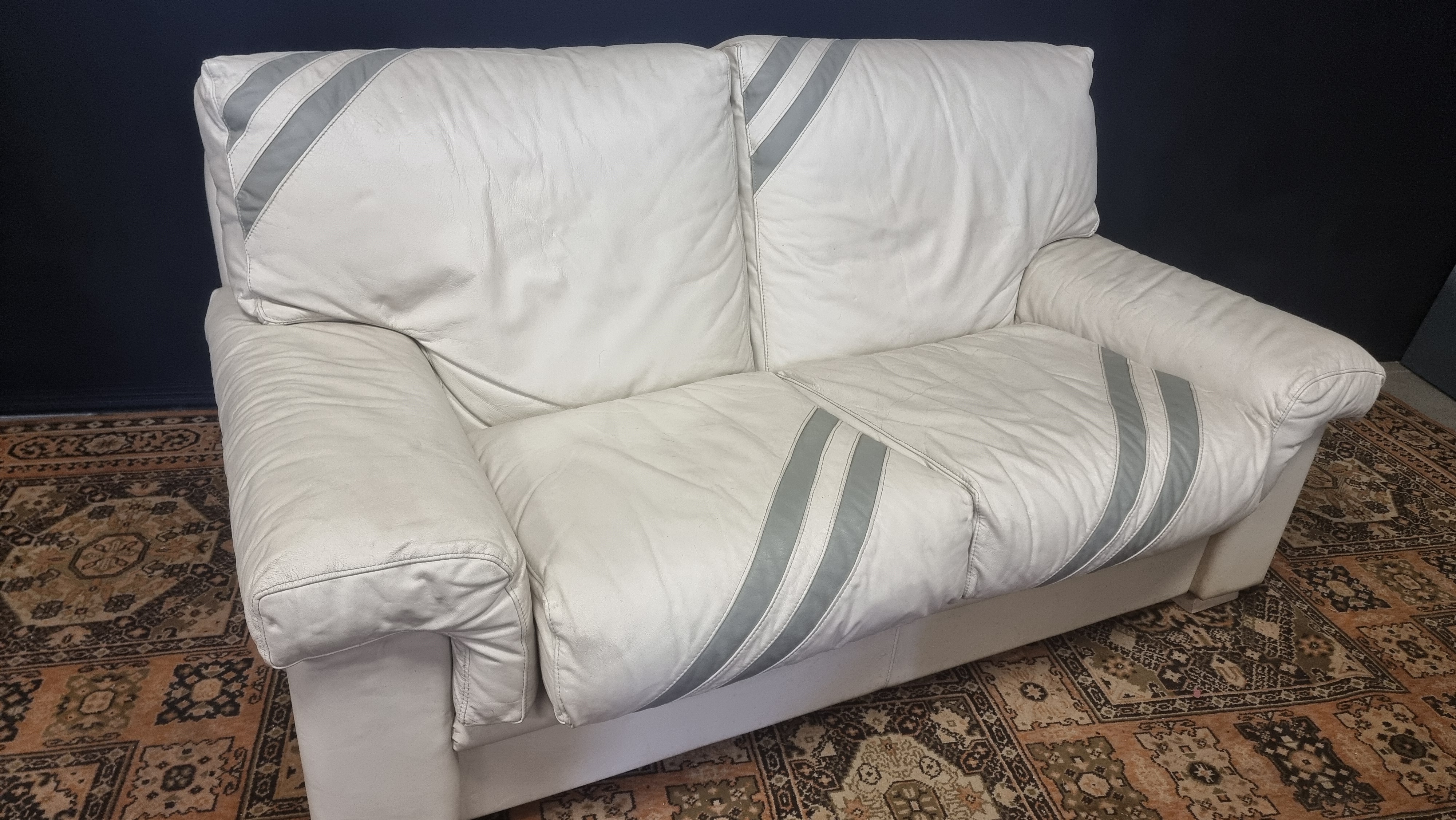 Coppia divani 2 posti in pelle bianca in vendita - foto 4