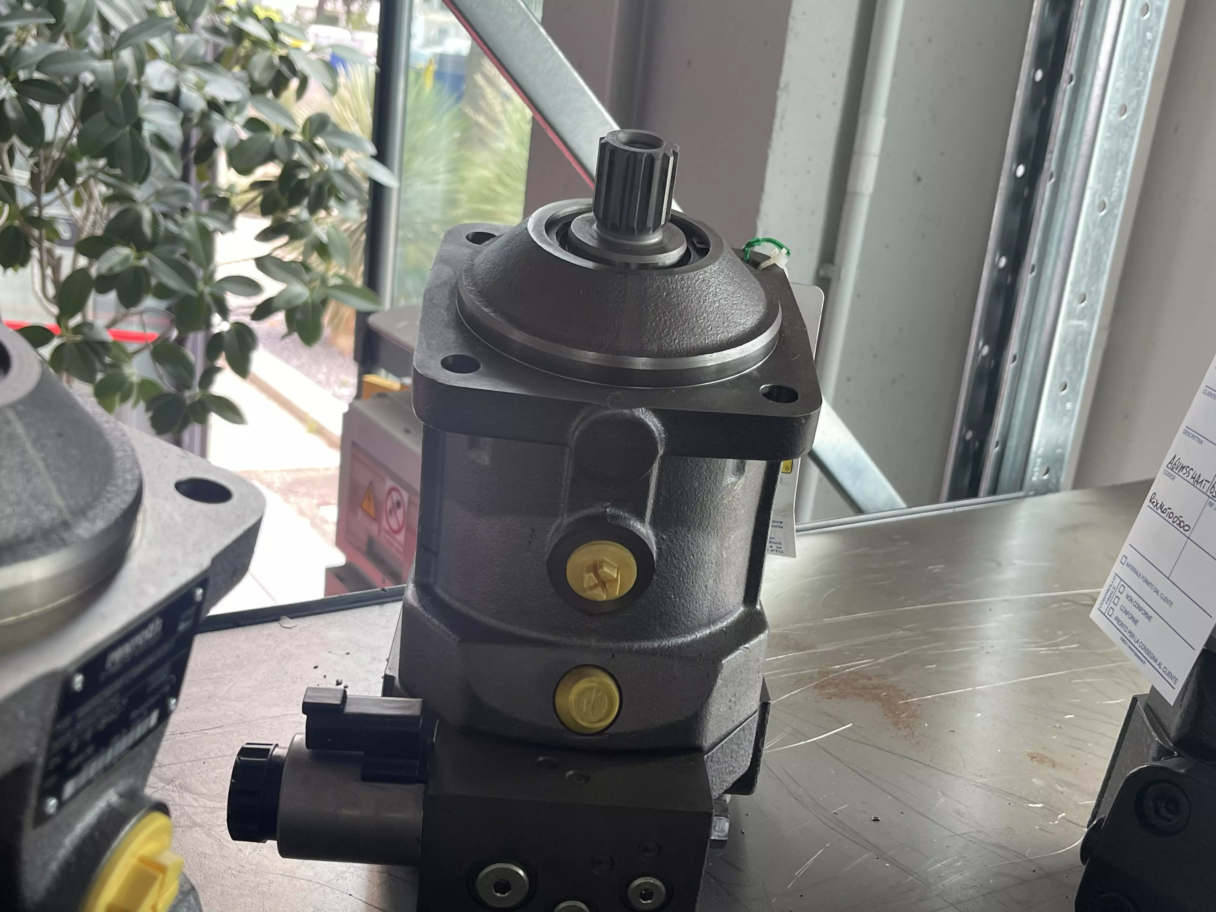 Motore oleodinamico Rexroth A6VM55EZ4/63W-VZB010PB in vendita - foto 4