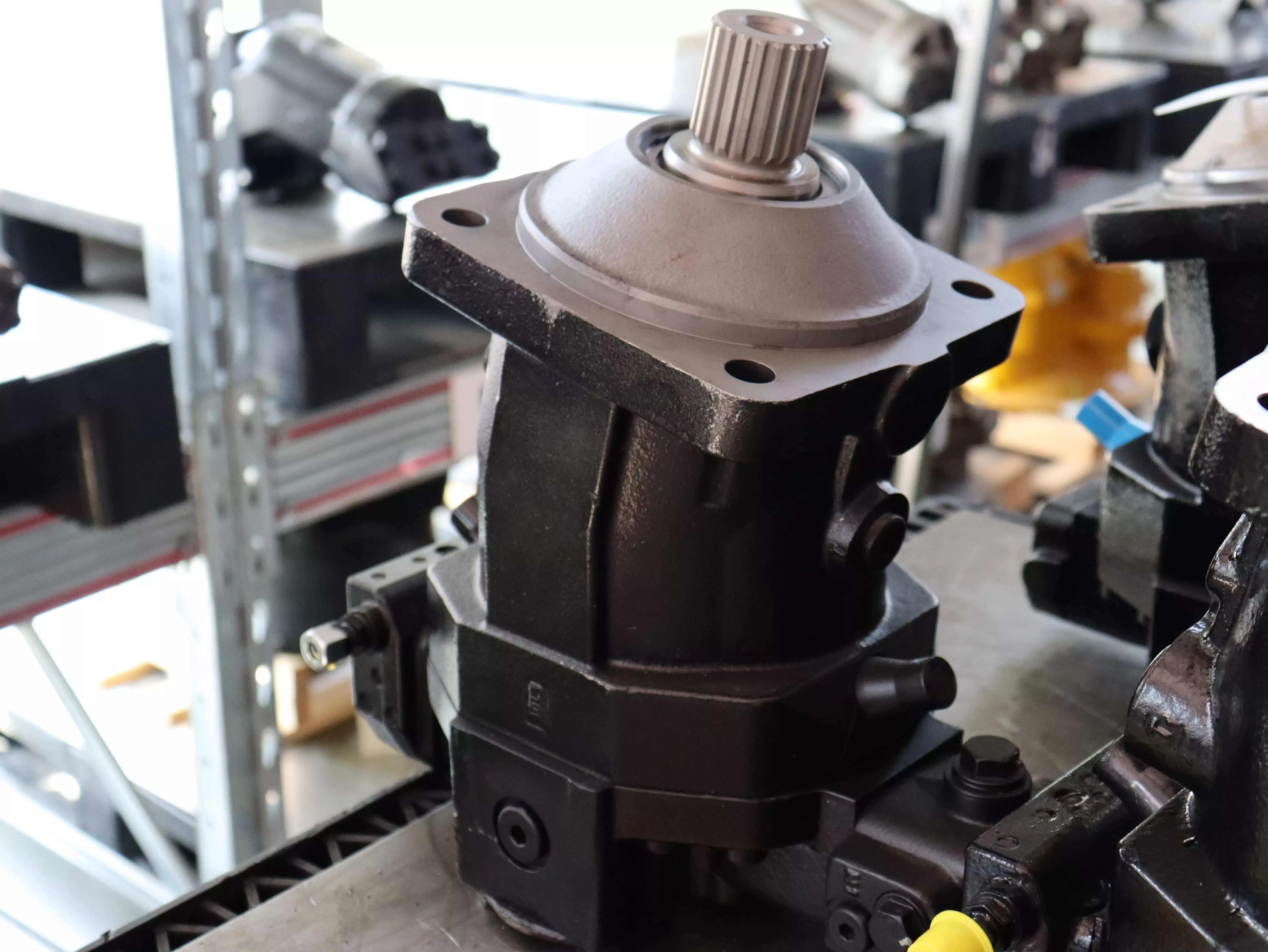 Motore oleodinamico Rexroth A6VM107DA1/63W-VAB017B in vendita - foto 2