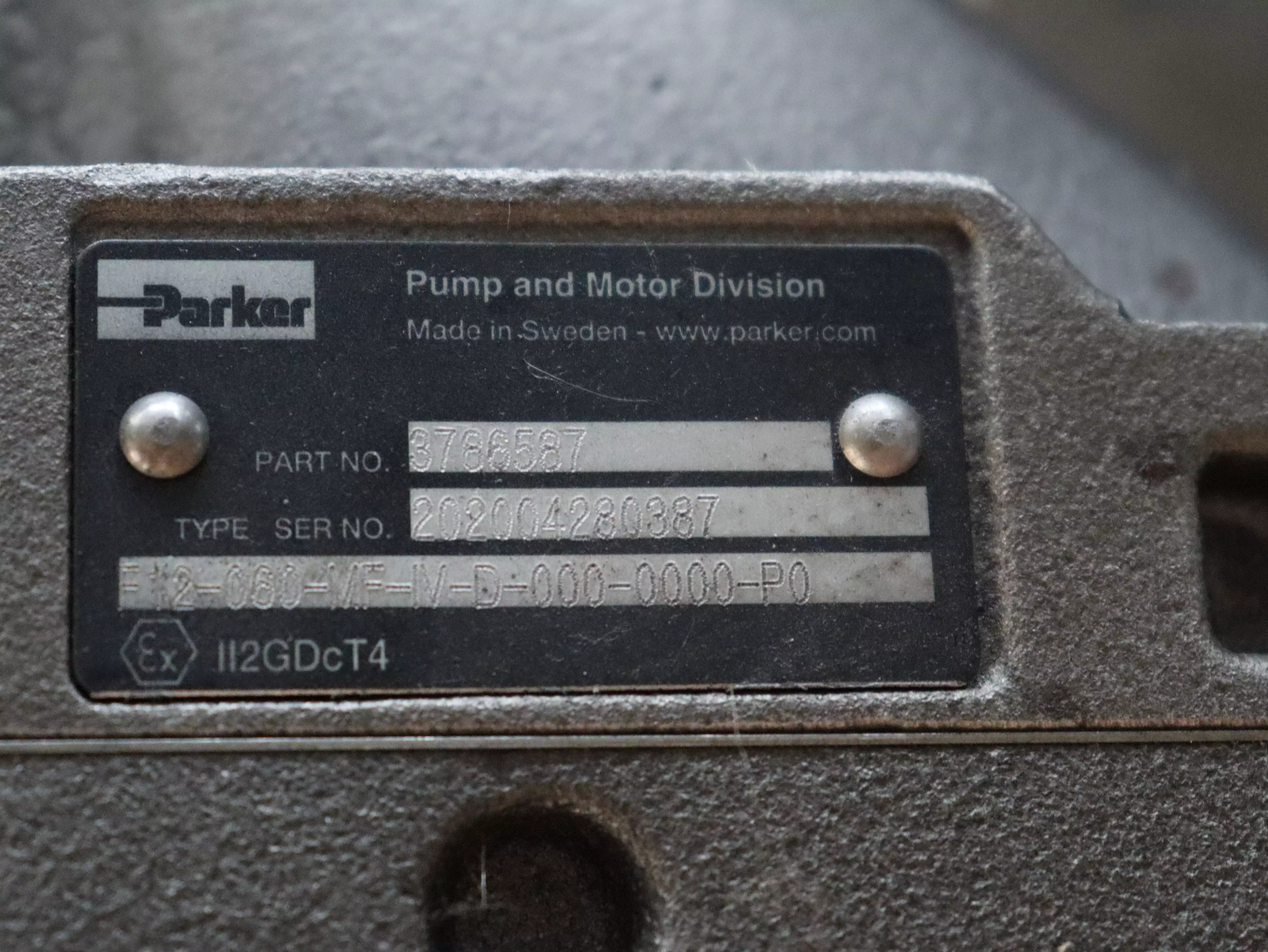 Motore oleodinamico Parker F12-060-MF-IV-D-000-0000-P0 in vendita - foto 3