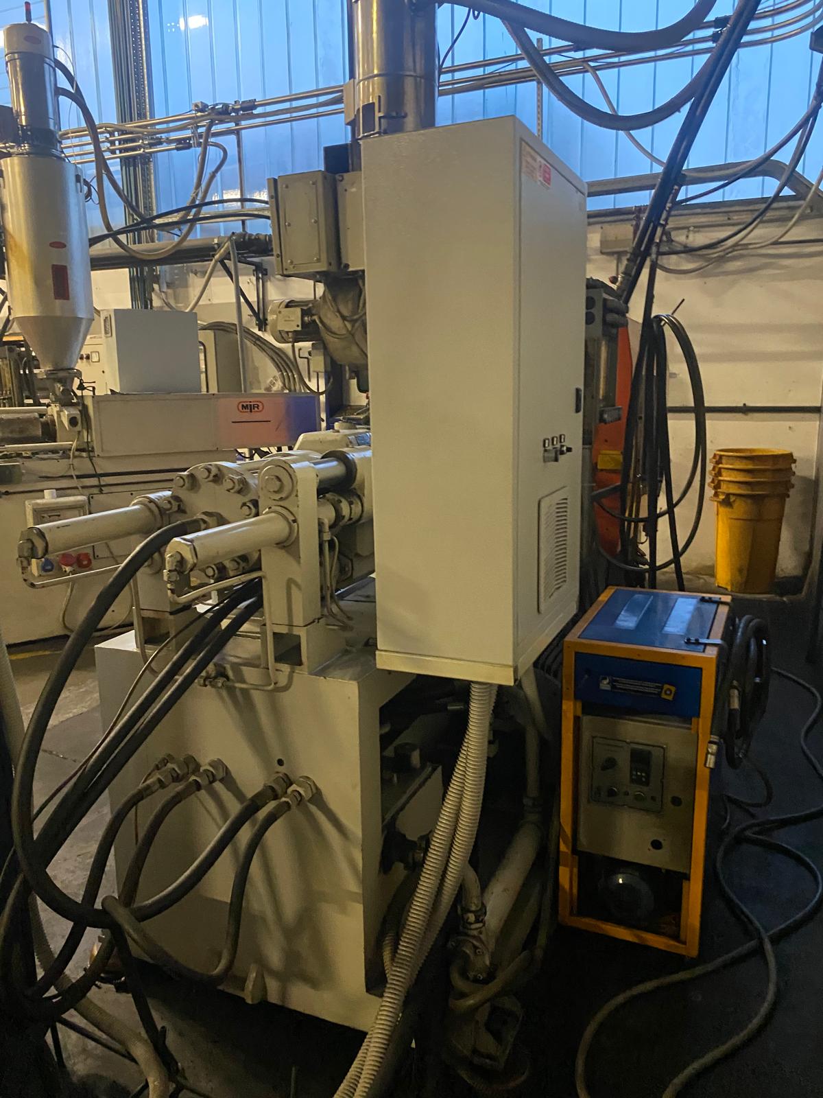 PRESSA INIEZIONE E STAMPAGGIO PLASTICA MIR 130 T in vendita - foto 5
