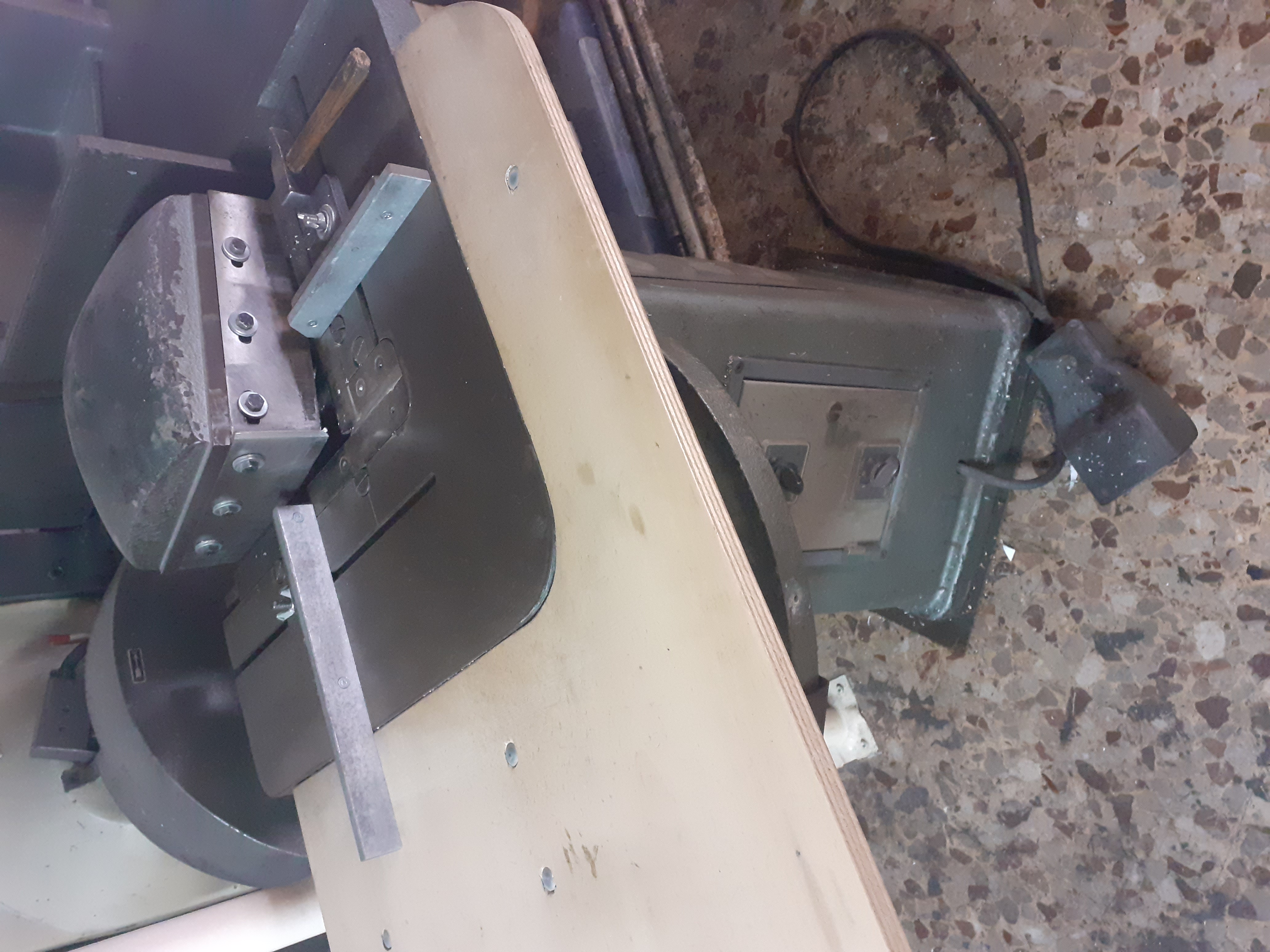 Scantonatore per carta in vendita - foto 1