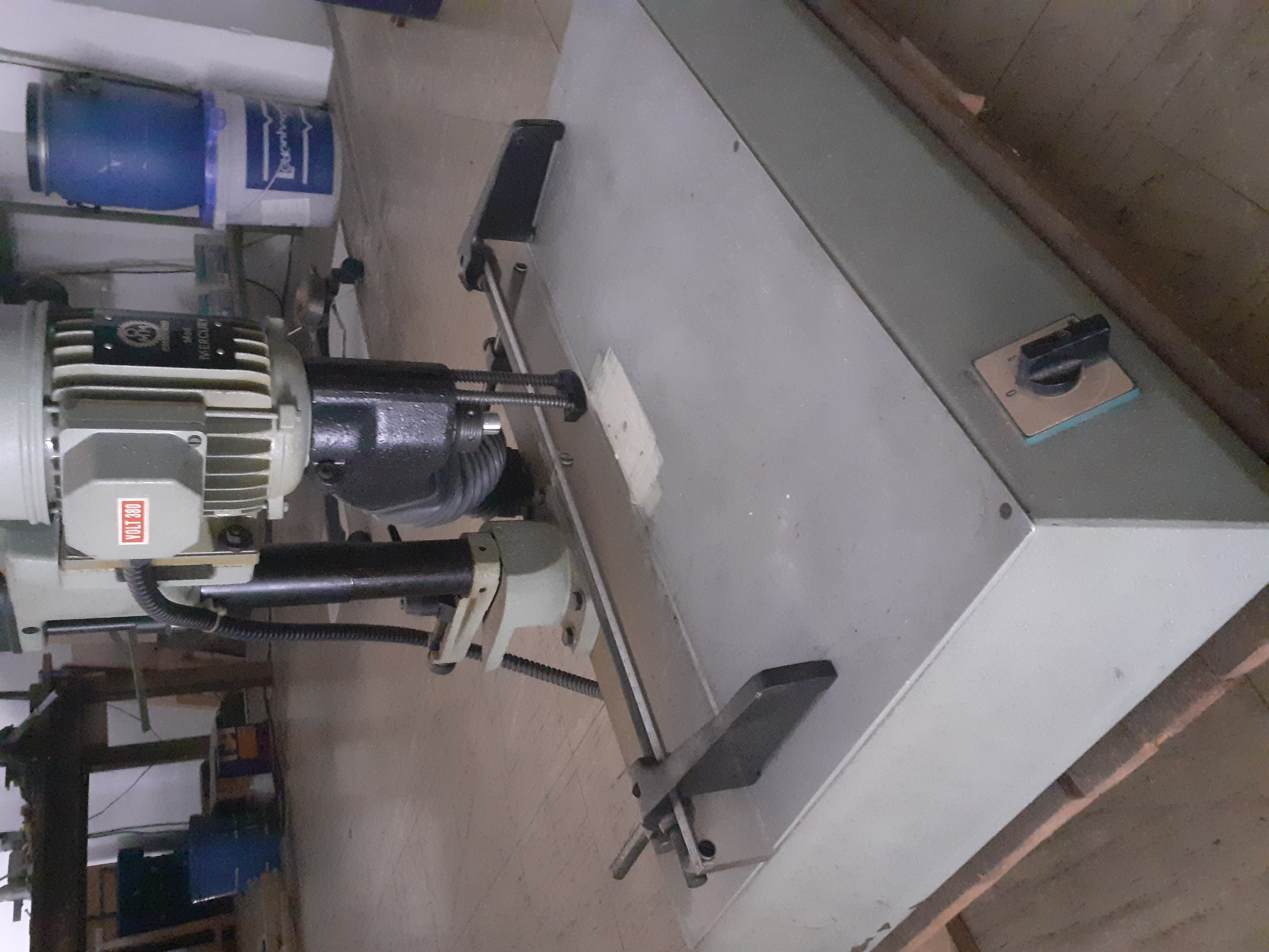 Trapano per carta  e cartone  in vendita - foto 2