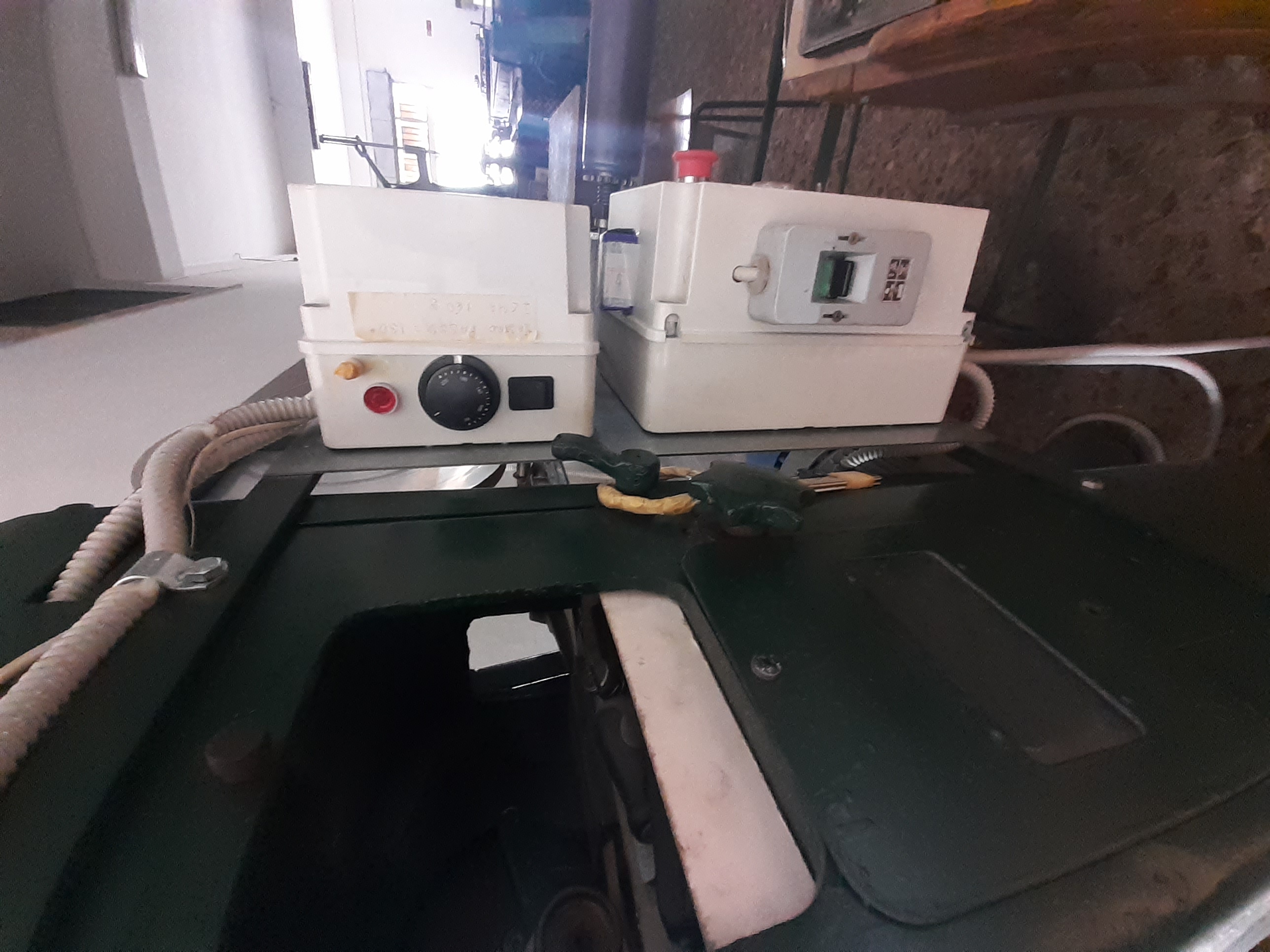 Cucitrice  ad angolo  per nastro termosaldante  in vendita - foto 2