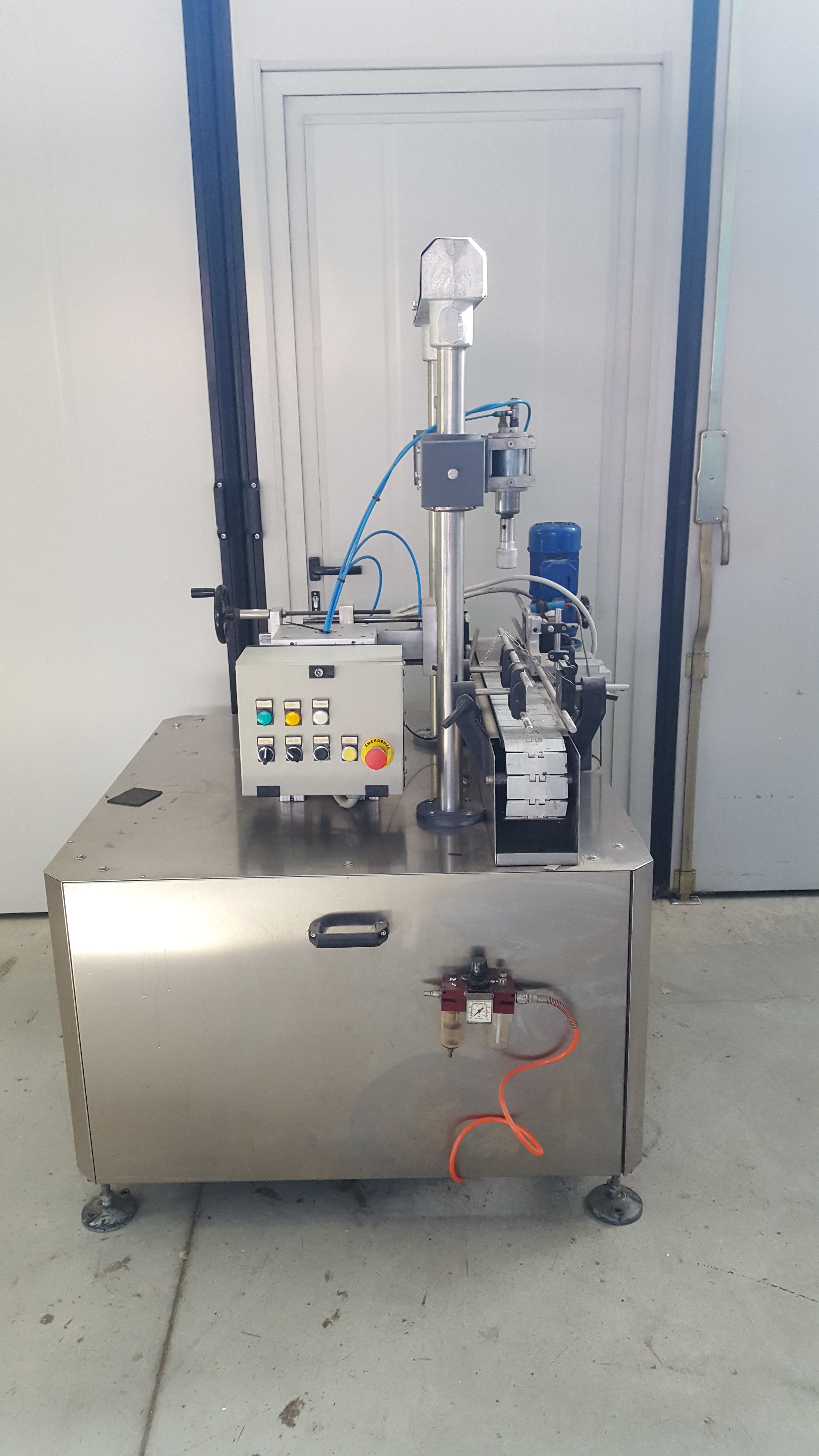 Linea nastro con tappatore elettro pneumatico 380 V in vendita - foto 5