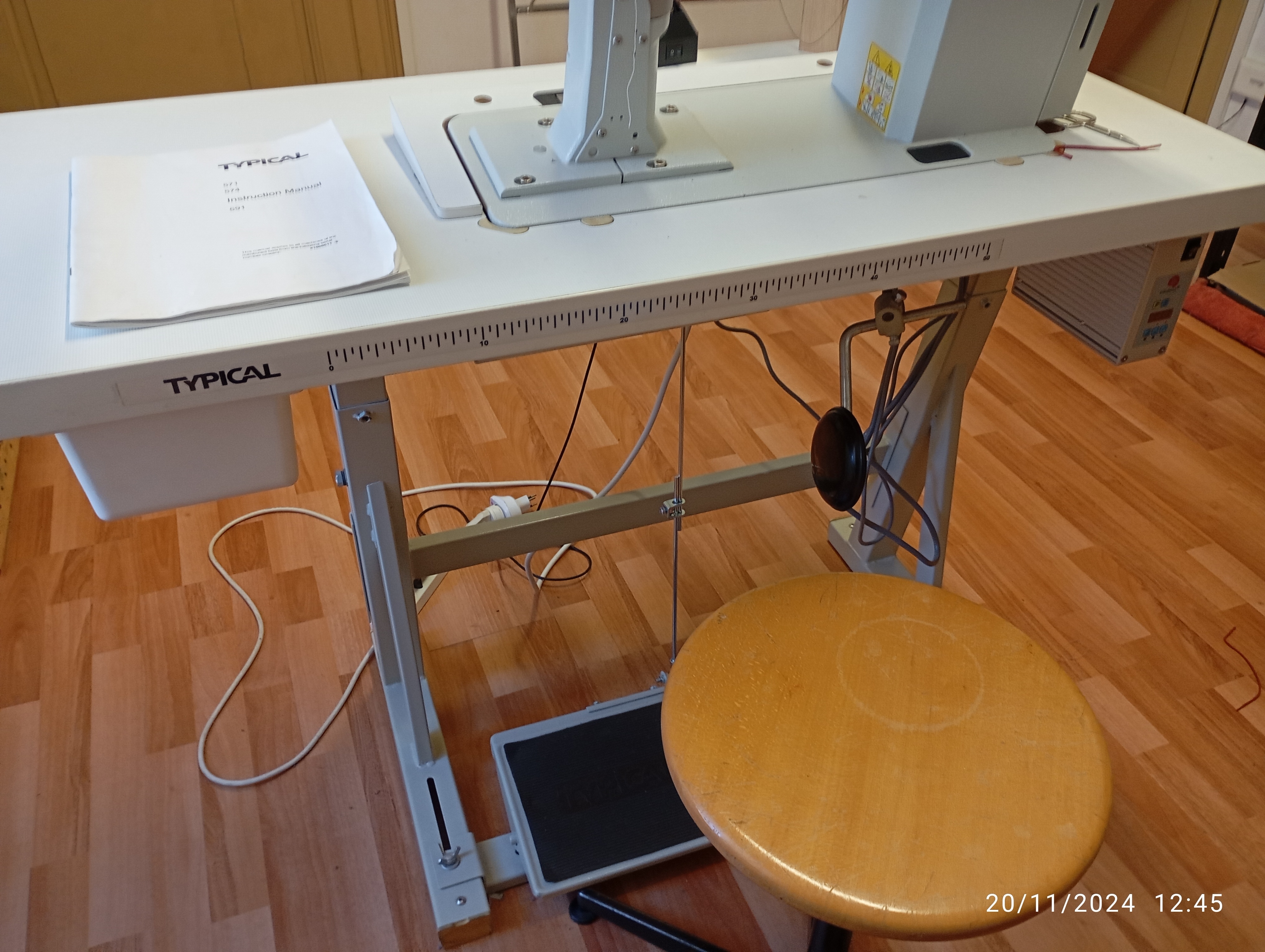 Macchina da cucire professionale Tipical  in vendita - foto 2