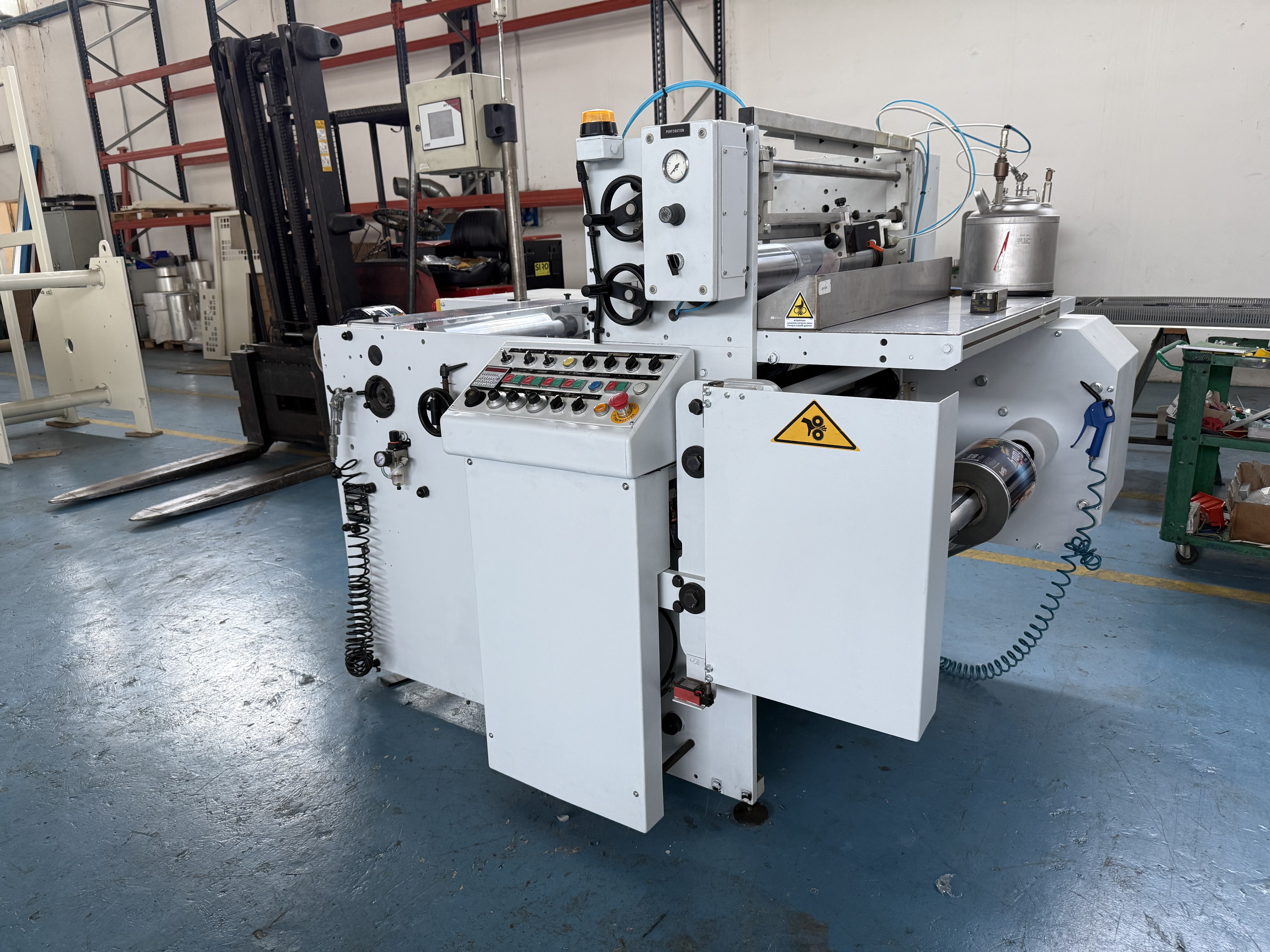 Macchina per la saldatura di etichette sleeve marca DCM in vendita - foto 3